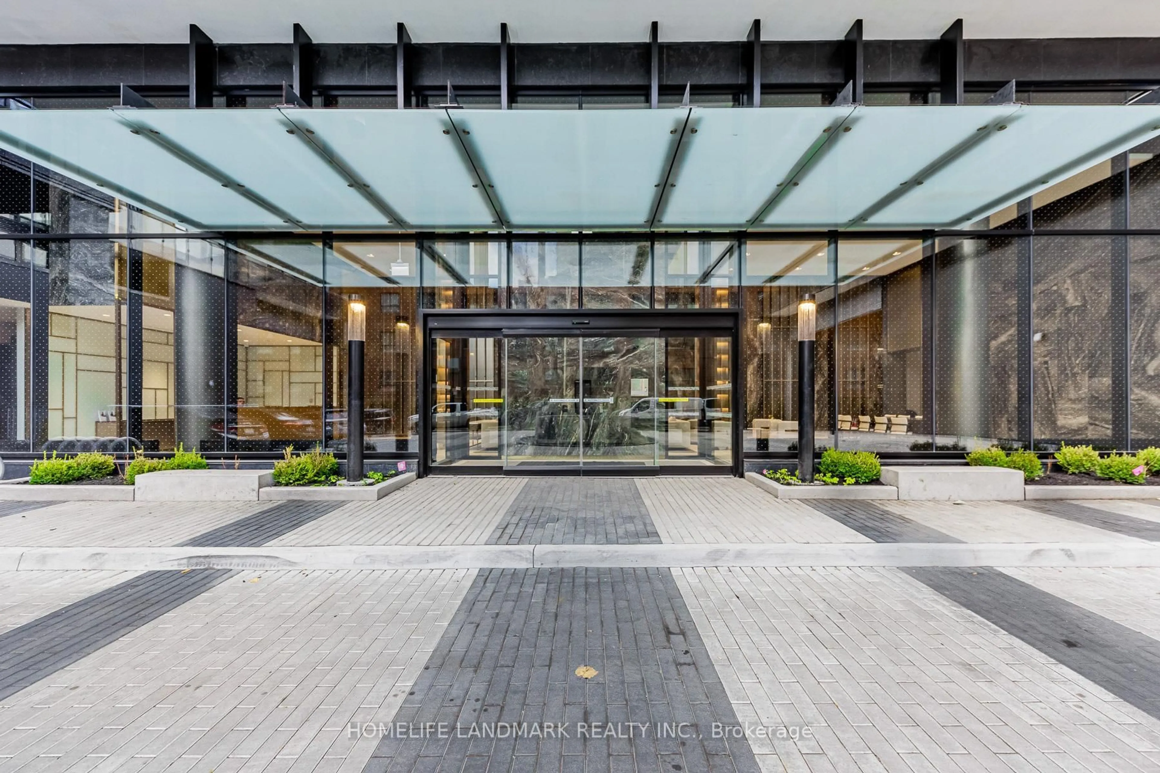 Indoor foyer for 127 Broadway Ave #606, Toronto Ontario M4P 1V4
