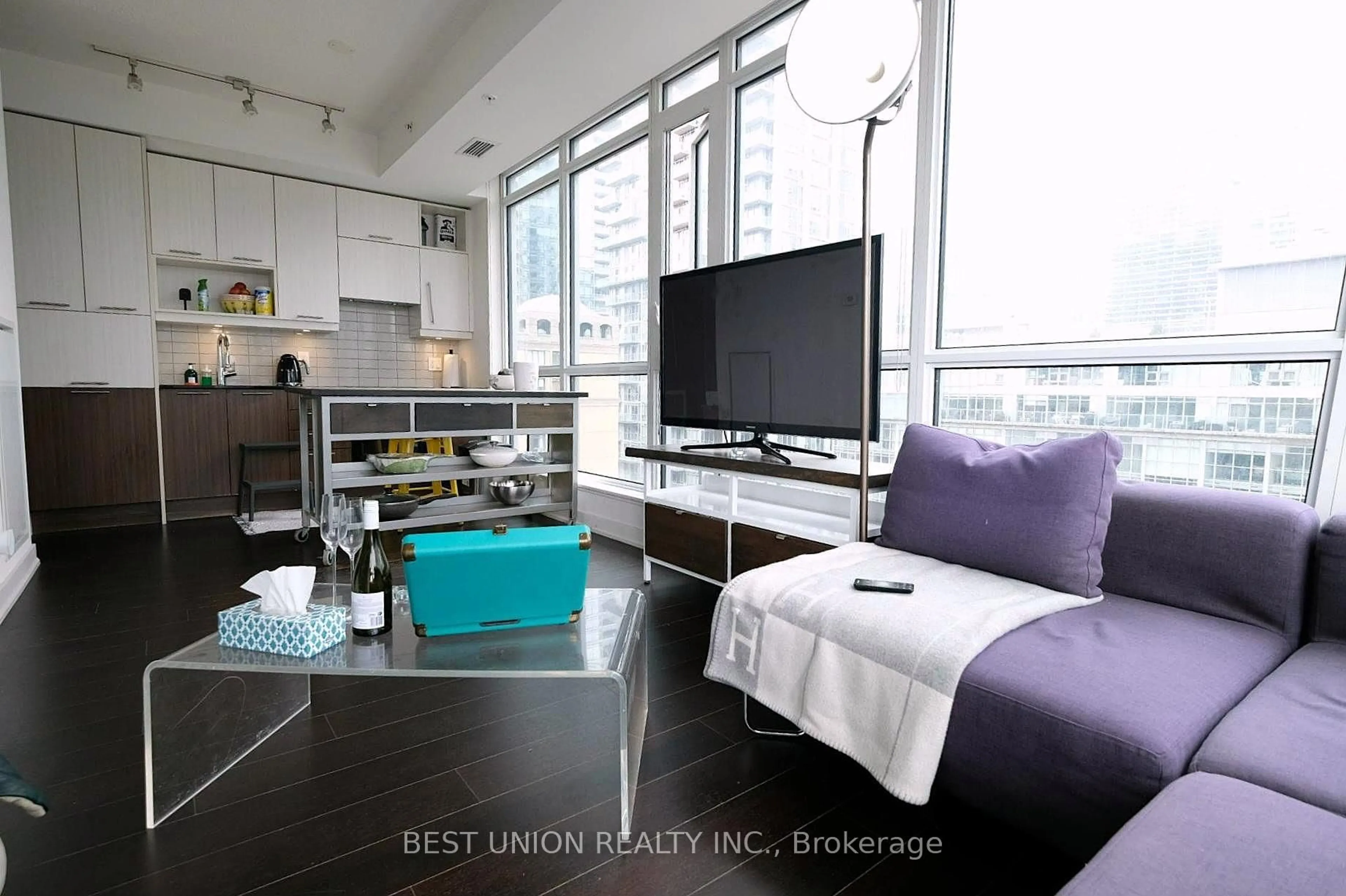Living room with furniture, wood/laminate floor for 199 Richmond St #1407, Toronto Ontario M5V 0H4