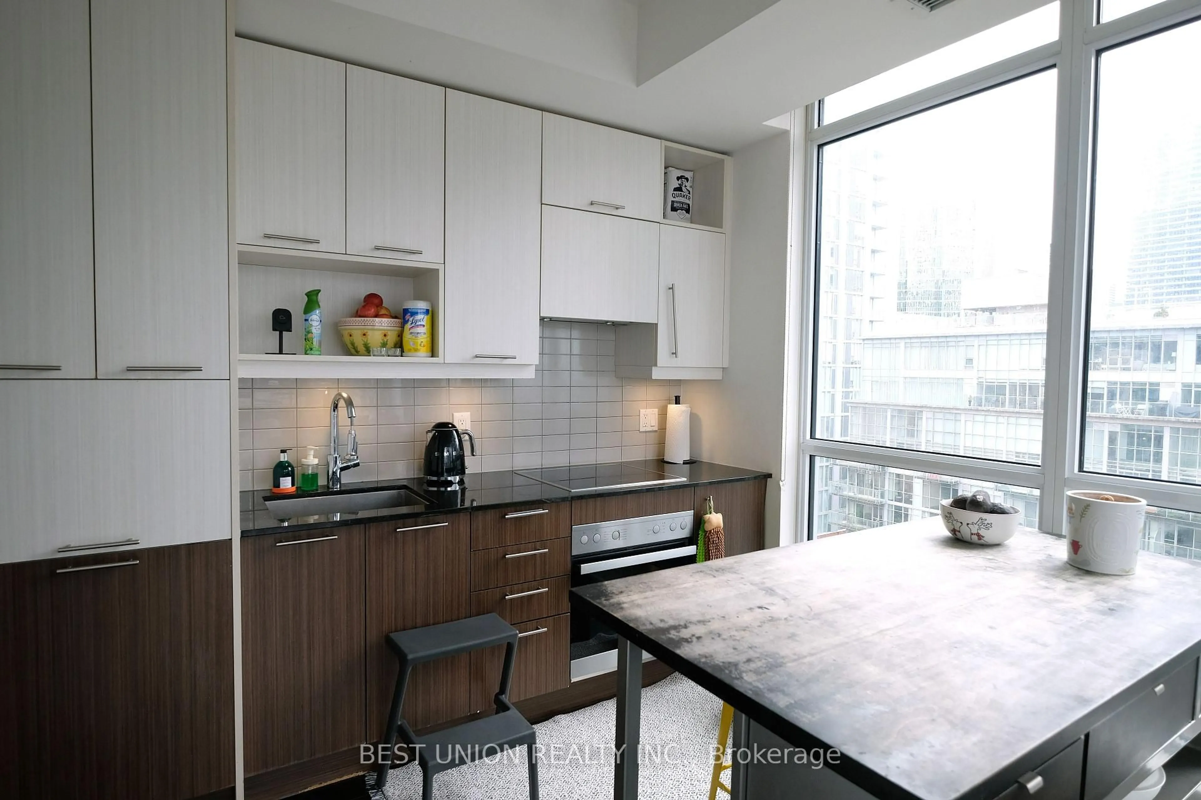 Standard kitchen, unknown for 199 Richmond St #1407, Toronto Ontario M5V 0H4
