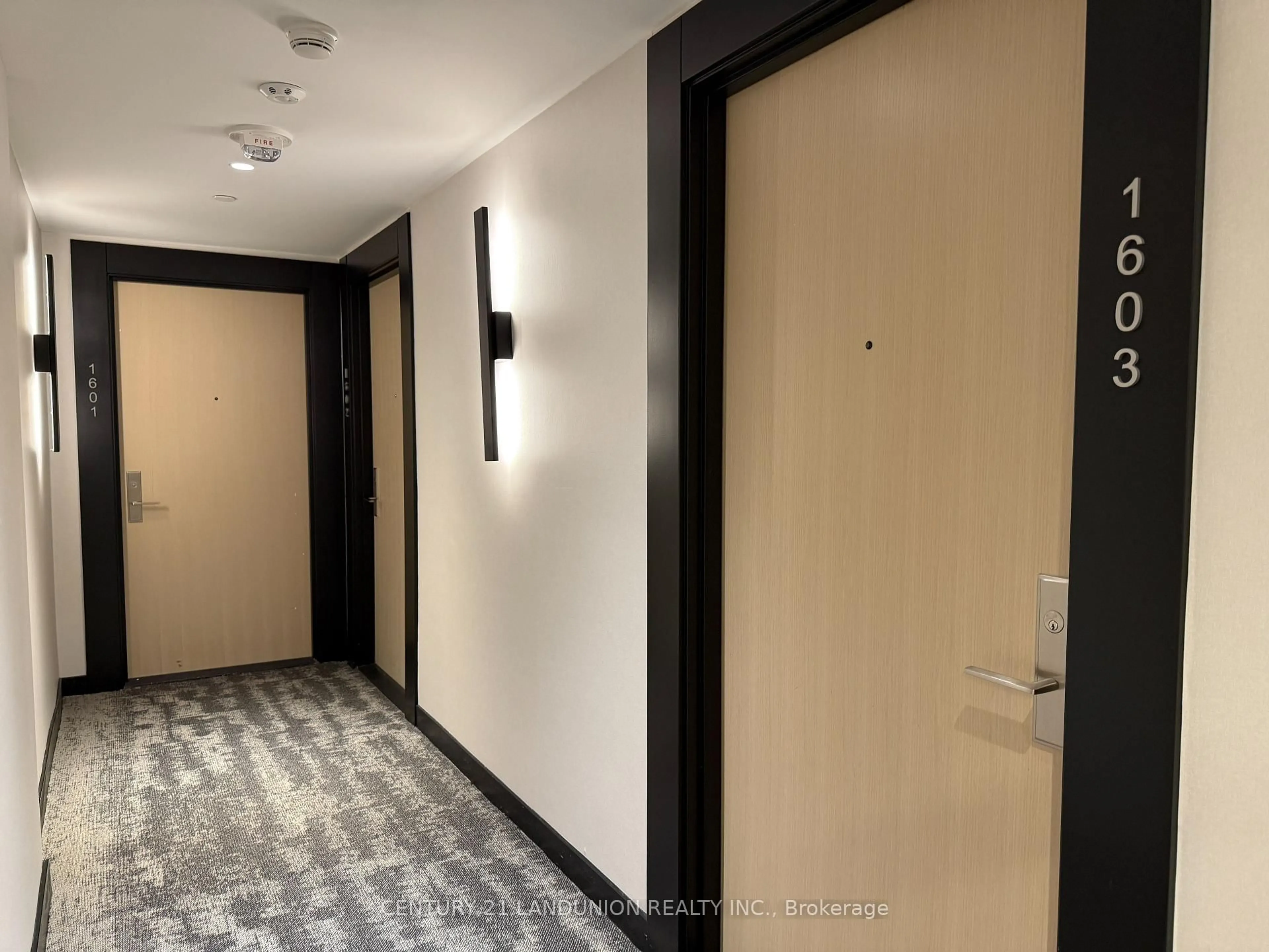 Indoor foyer for 395 Bloor St #1603, Toronto Ontario M4W 0B4