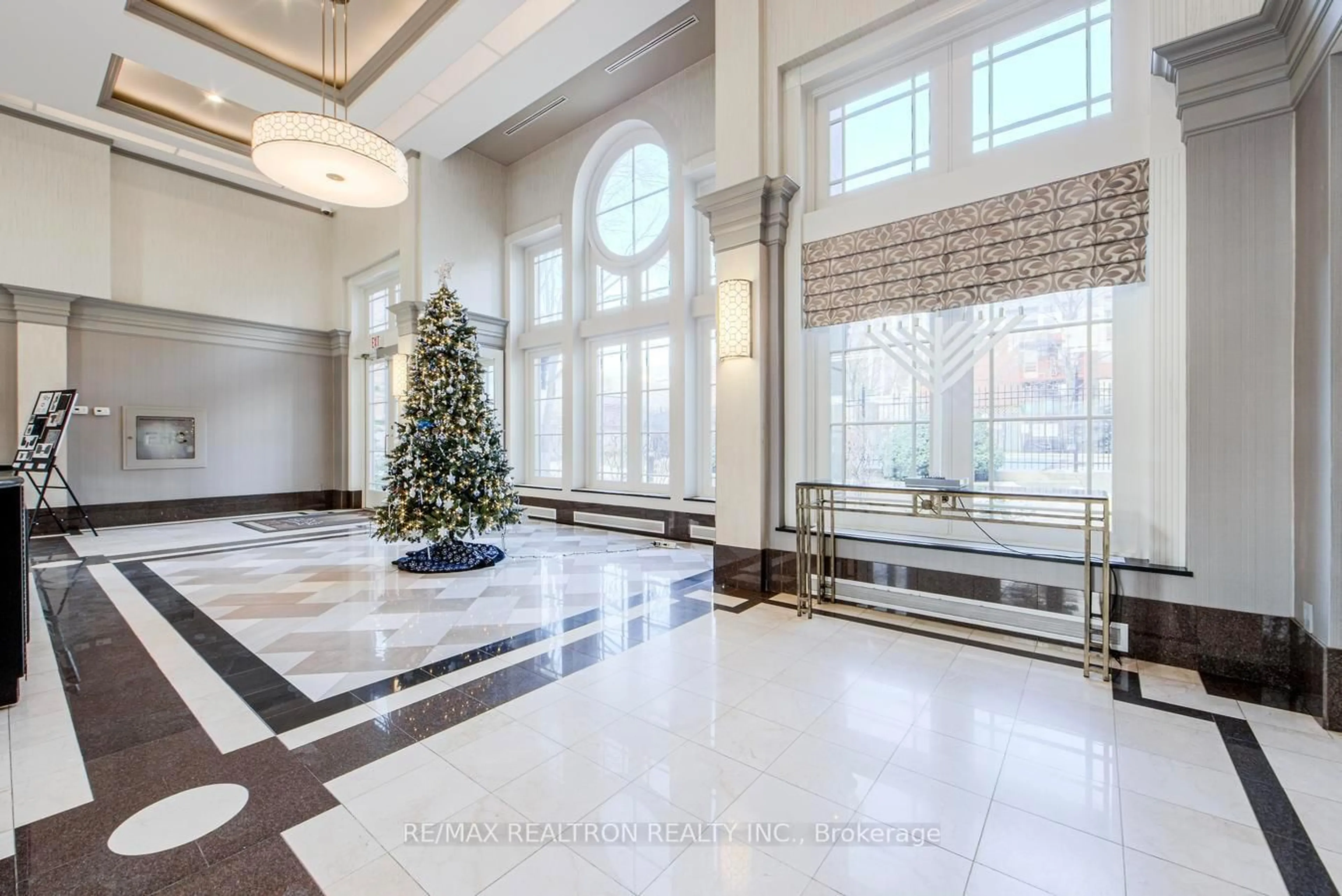 Indoor foyer for 2 Covington Rd #708, Toronto Ontario M6A 3E2