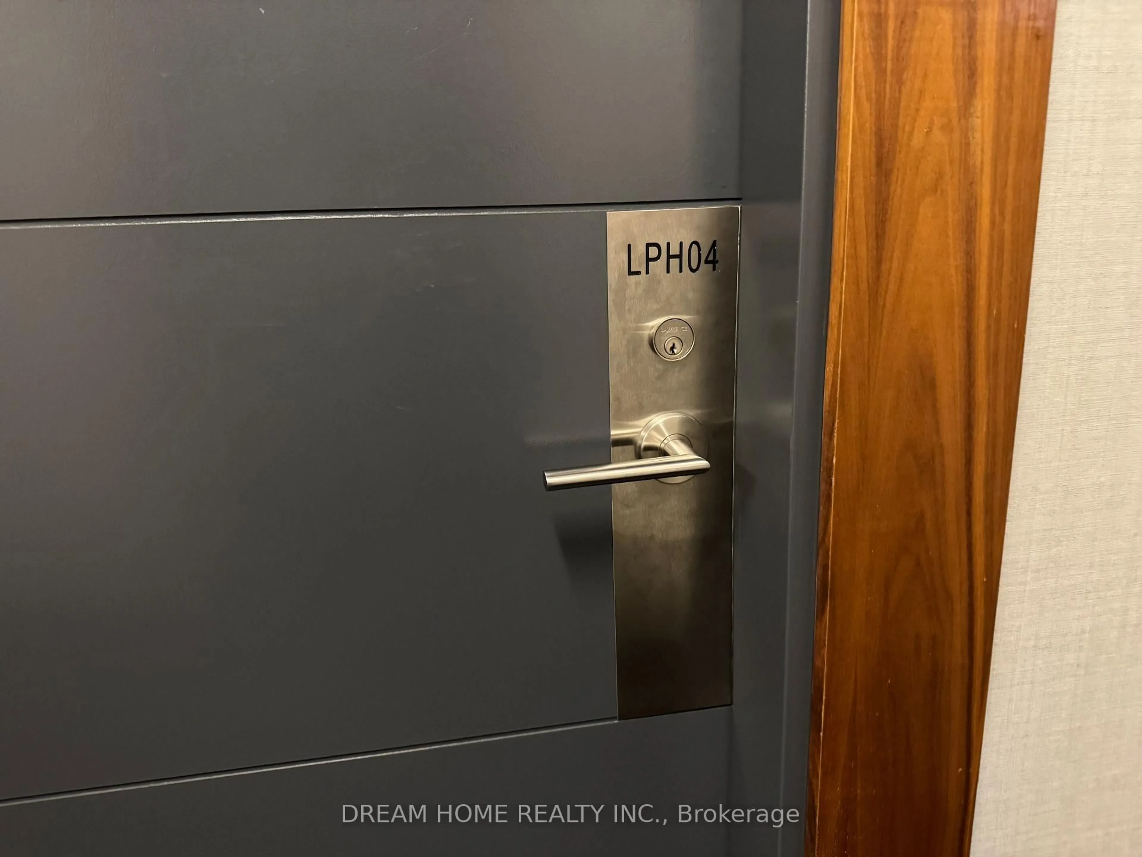 Indoor entryway for 105 George St #Lph2104, Toronto Ontario M5A 2N4