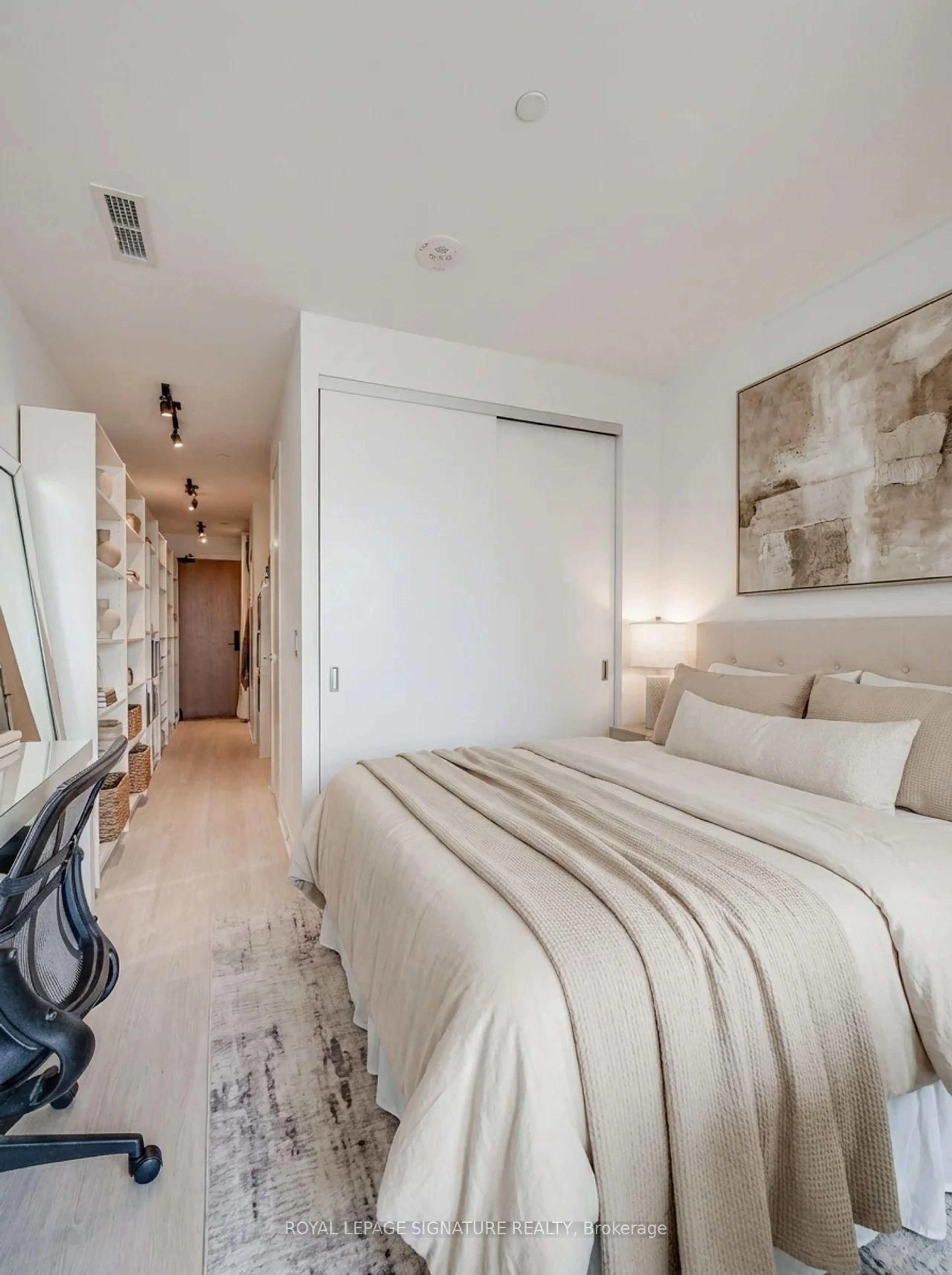 Bedroom with bed, unknown for 195 Mccaul St #1714, Toronto Ontario M5T 0E5