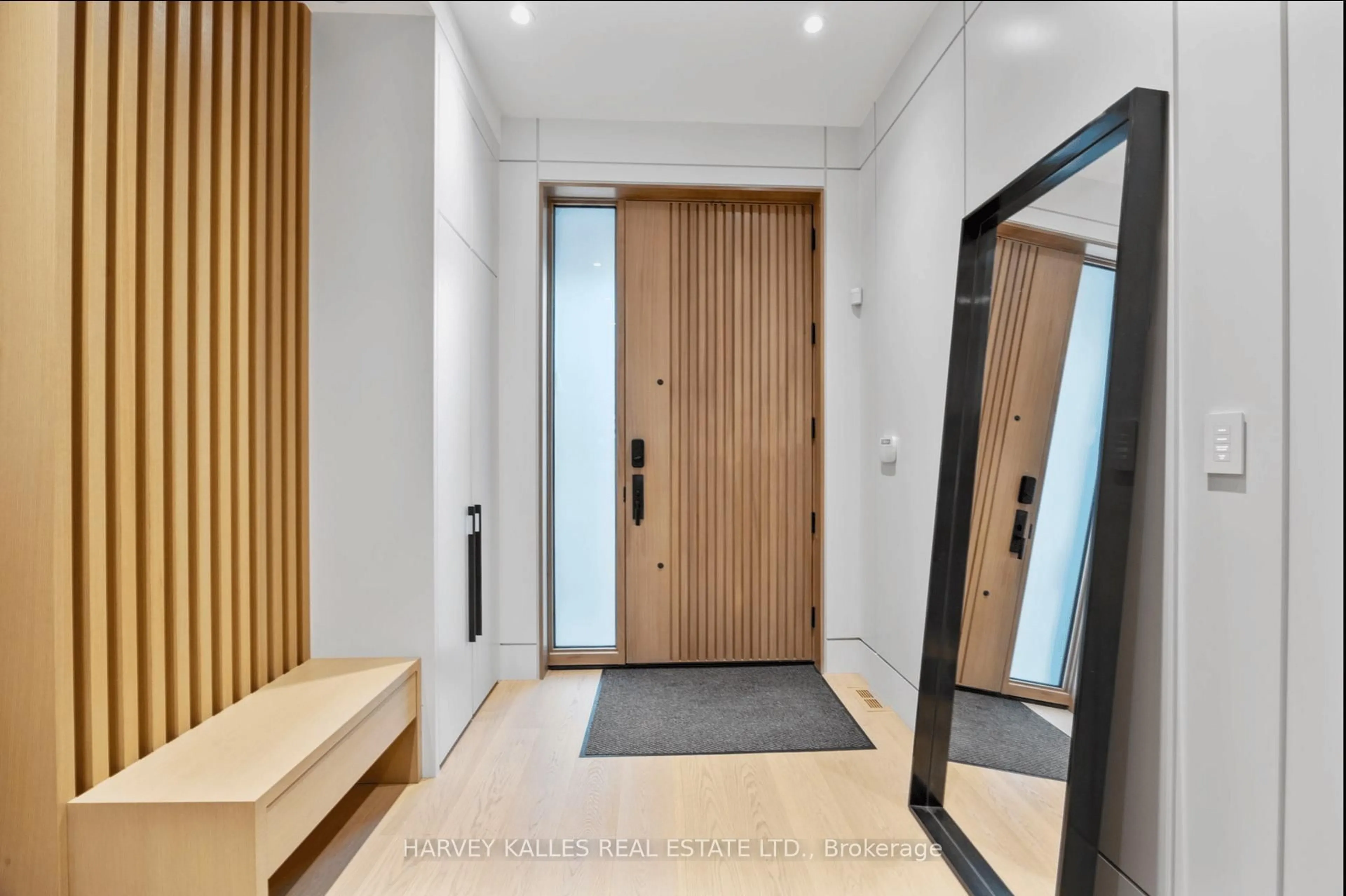 Indoor foyer for 43 Summerhill Ave, Toronto Ontario M4T 1A9