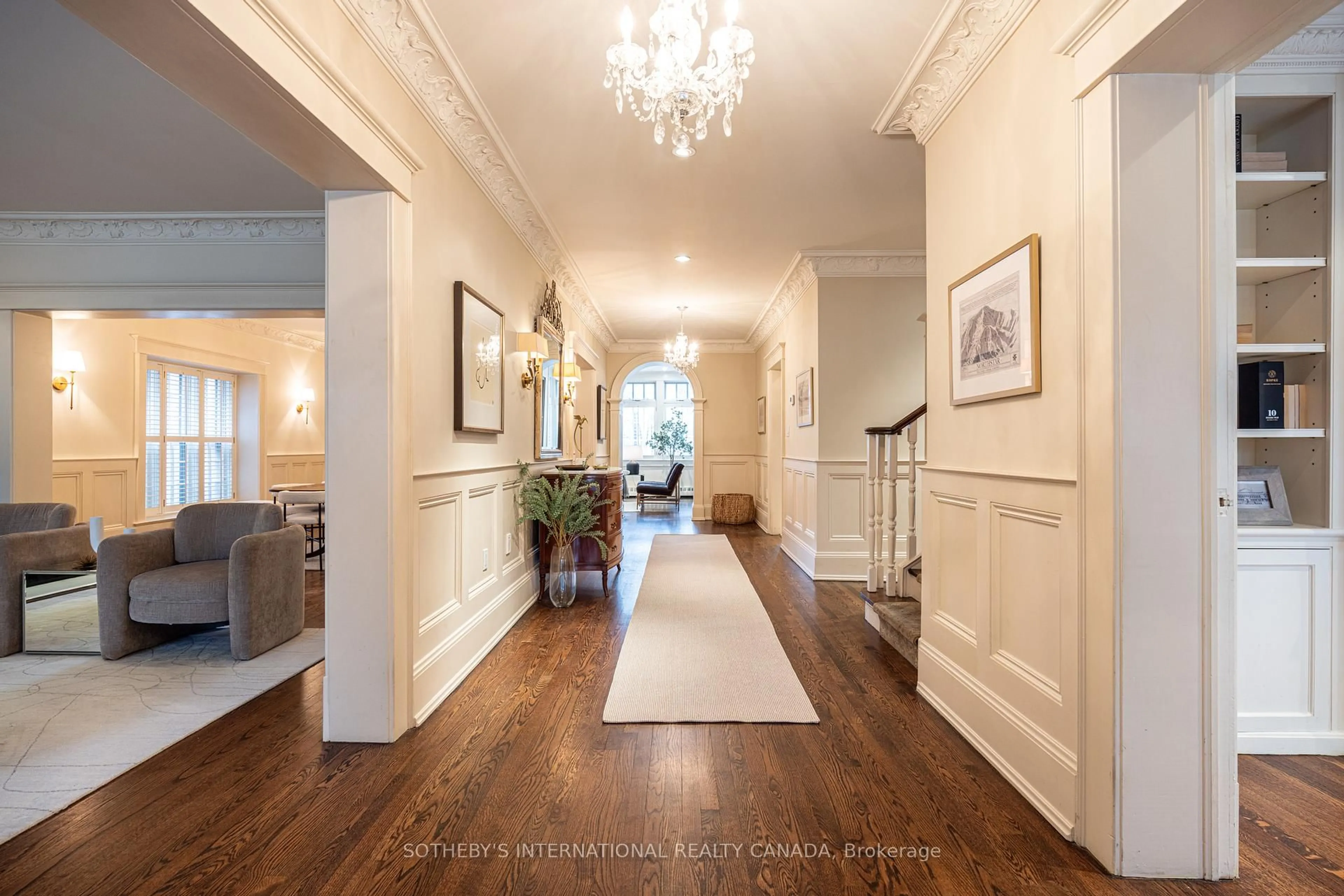 Indoor foyer for 254 Russell Hill Rd, Toronto Ontario M4V 2T2