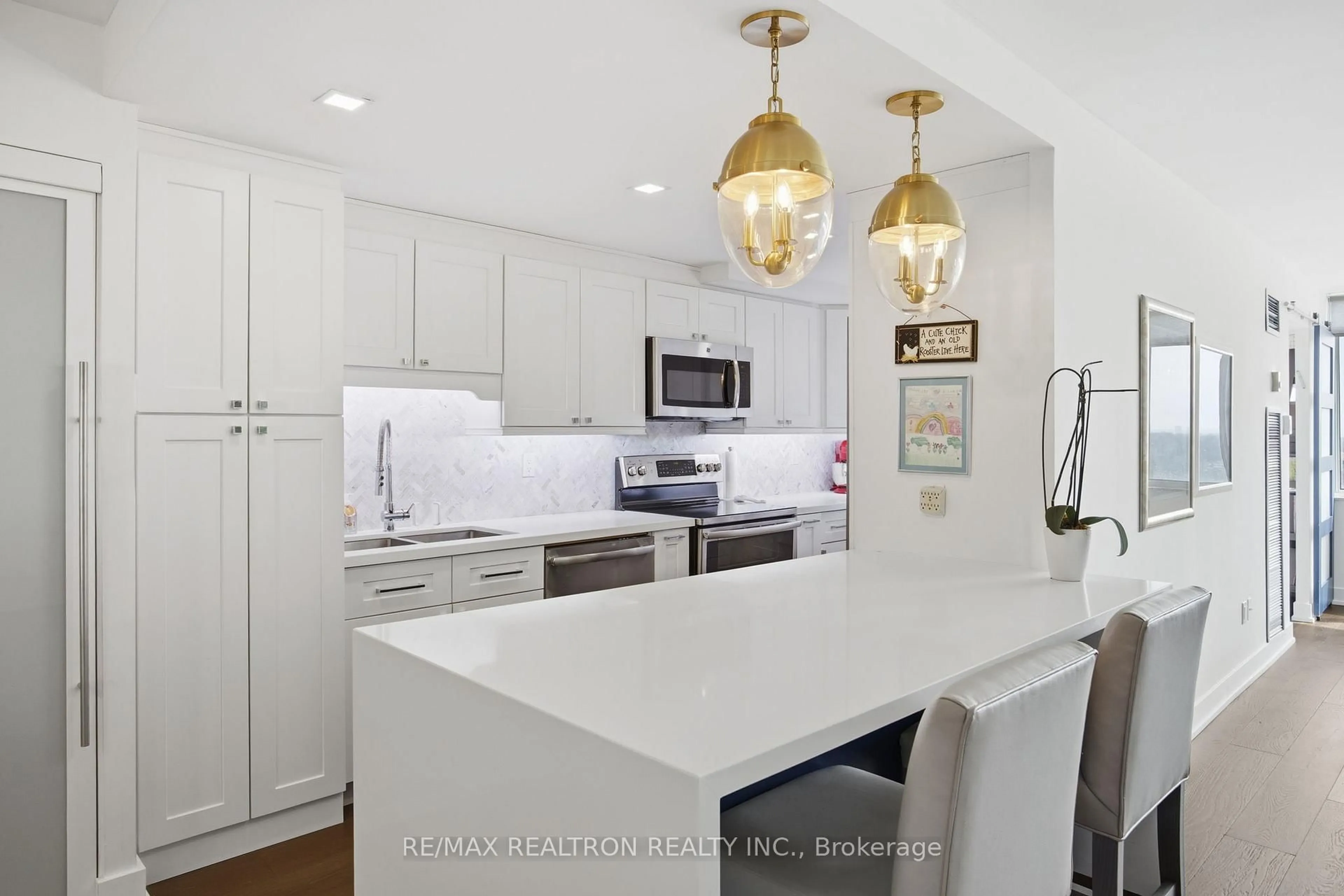 Open concept kitchen, ceramic/tile floor for 3000 Bathurst St #908, Toronto Ontario M6B 3B4