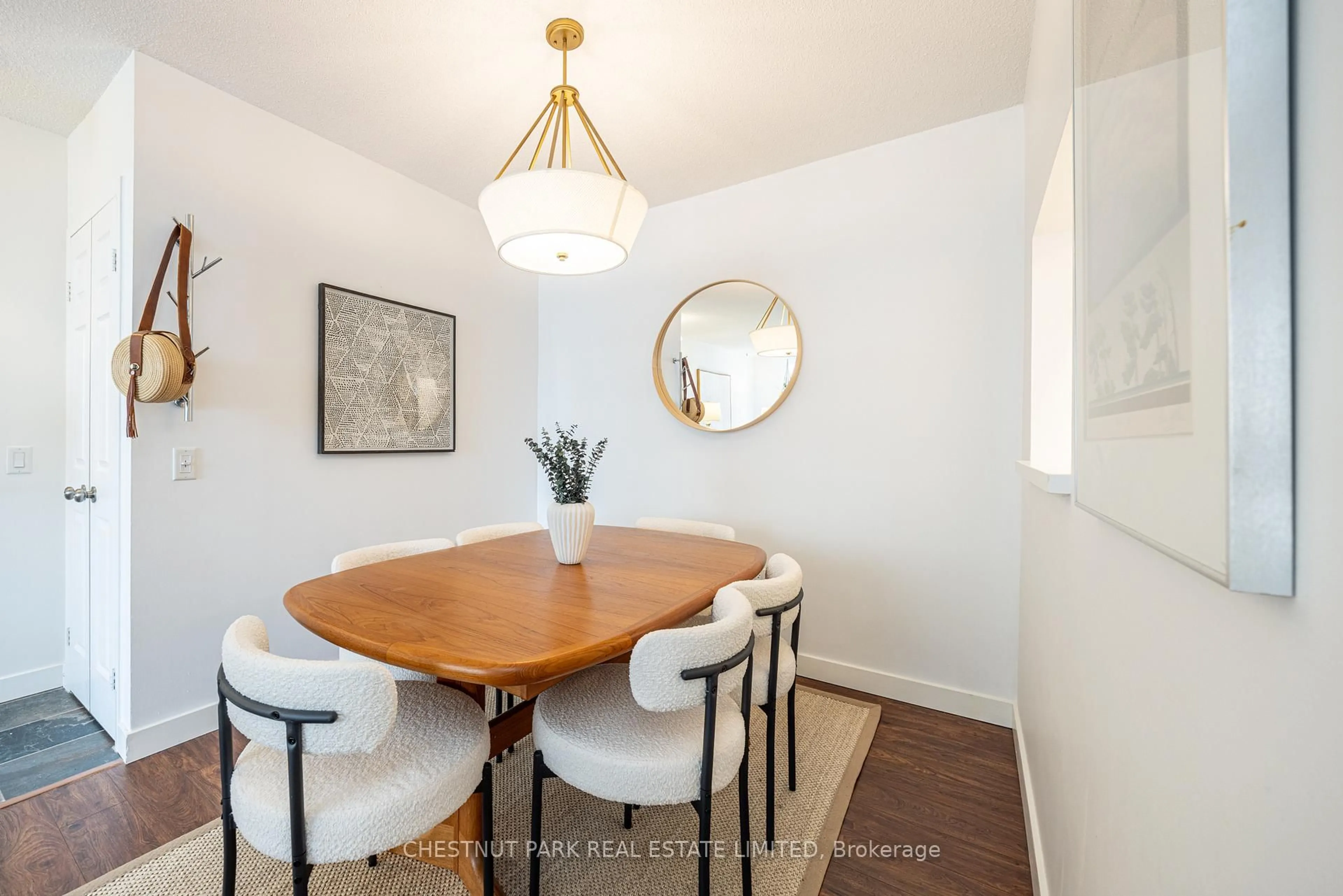 Dining room, wood/laminate floor for 284 Bloor St #608, Toronto Ontario M5S 3B8