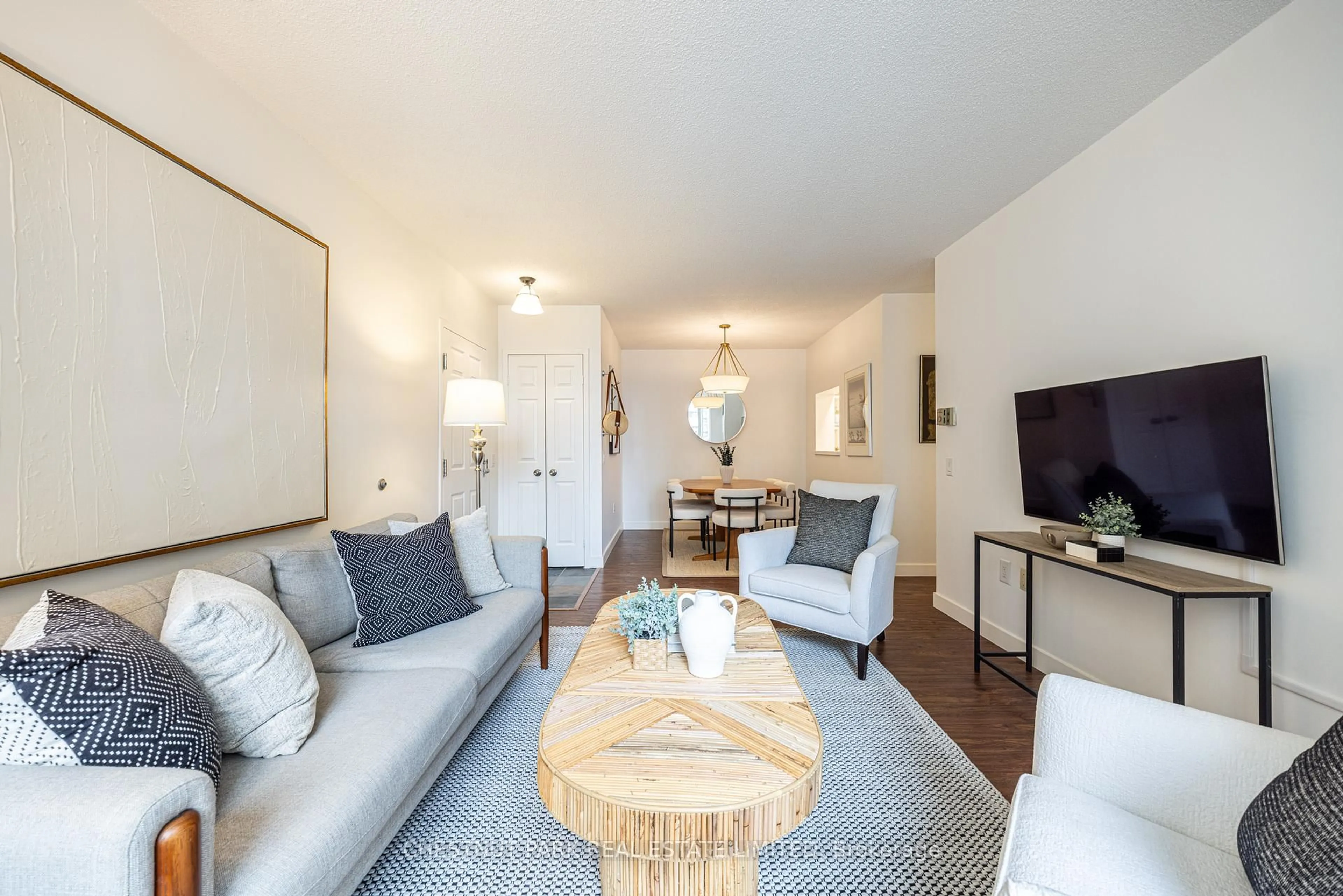 Living room with furniture, unknown for 284 Bloor St #608, Toronto Ontario M5S 3B8