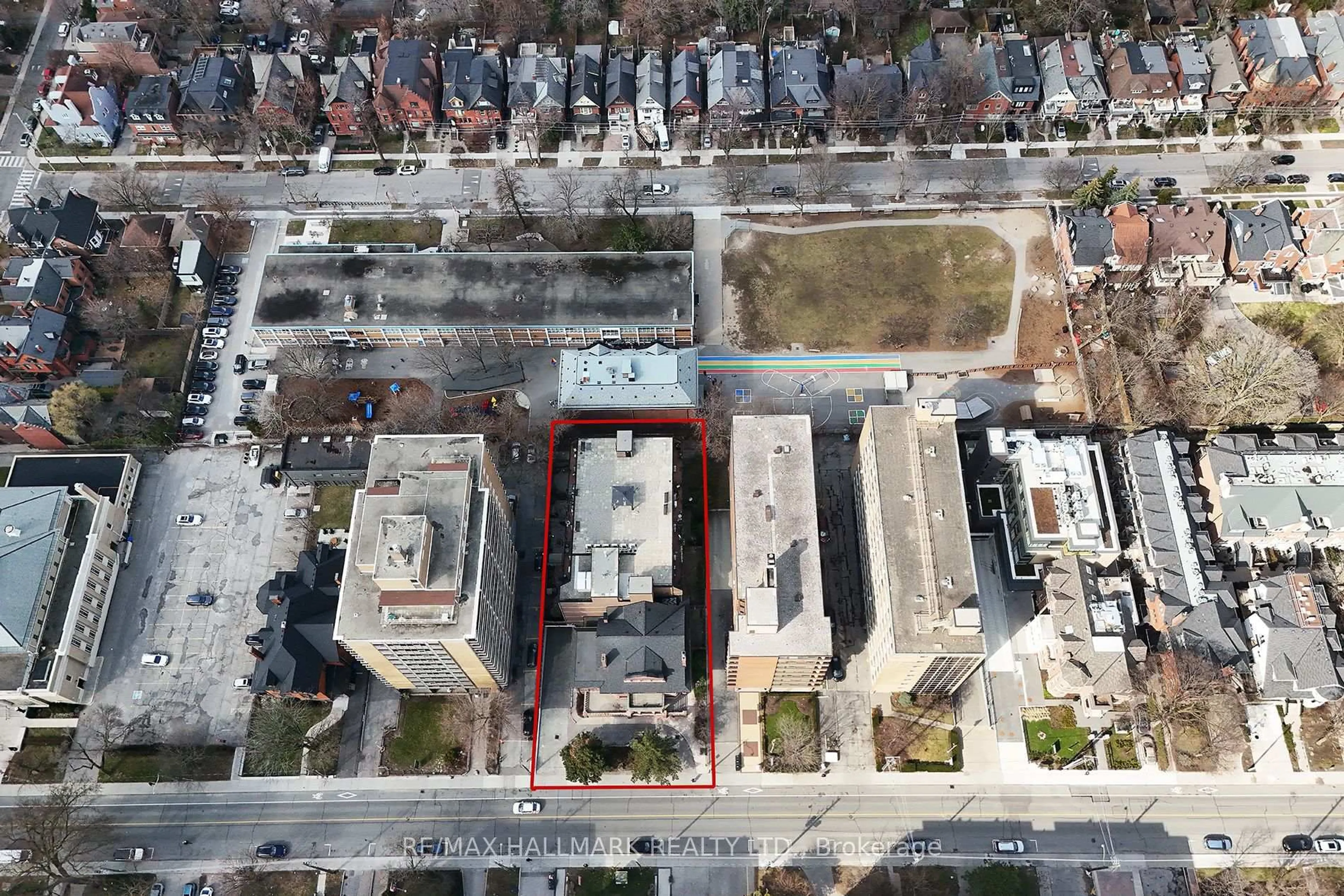 A pic from outside/outdoor area/front of a property/back of a property/a pic from drone, building for 212 St. George St #106, Toronto Ontario M5R 2N5