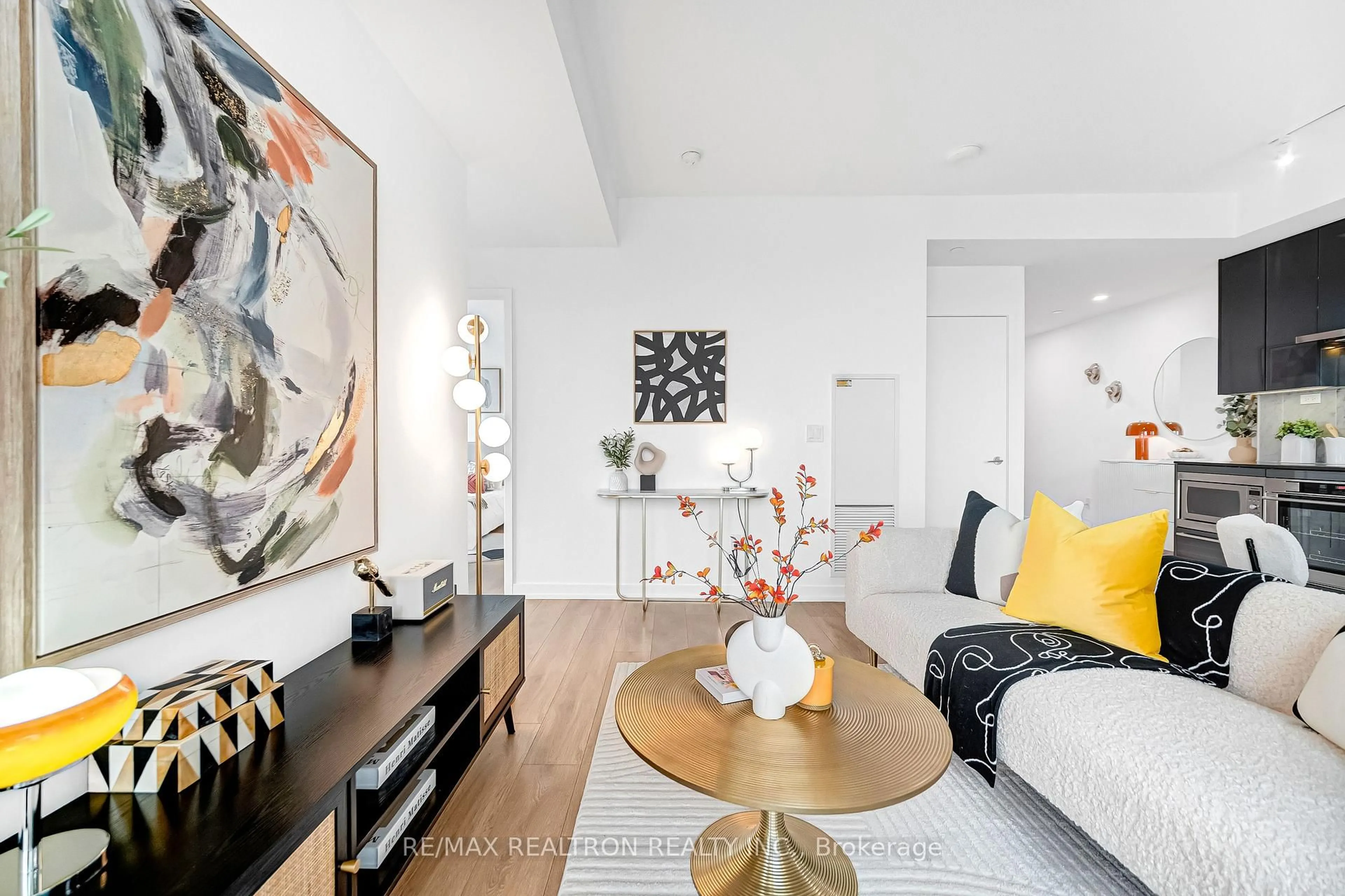 Living room with furniture, wood/laminate floor for 115 Mcmahon Dr #3110, Toronto Ontario M2K 0E3