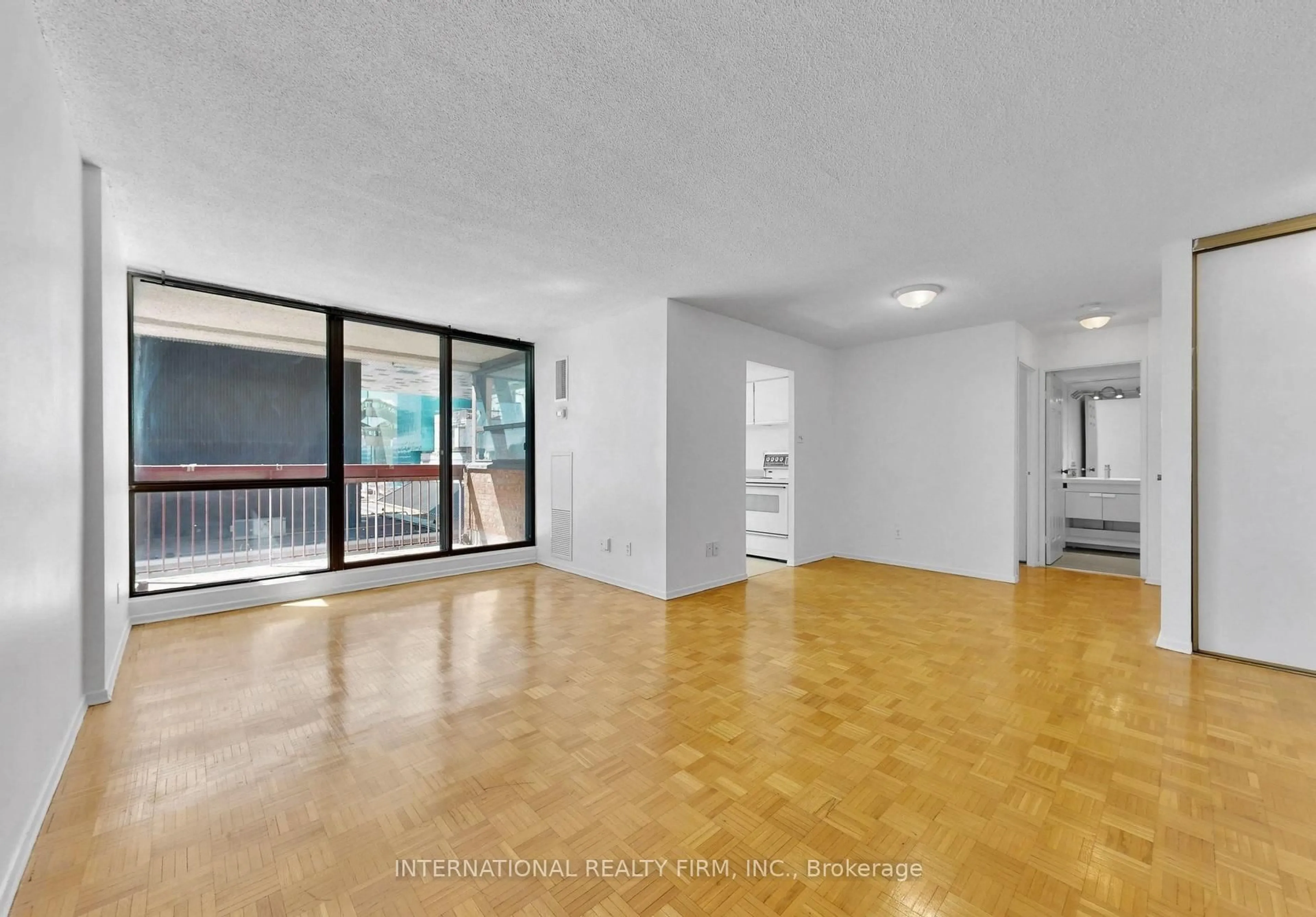 A pic of a room for 89 McCaul St #715, Toronto Ontario M5T 2X3