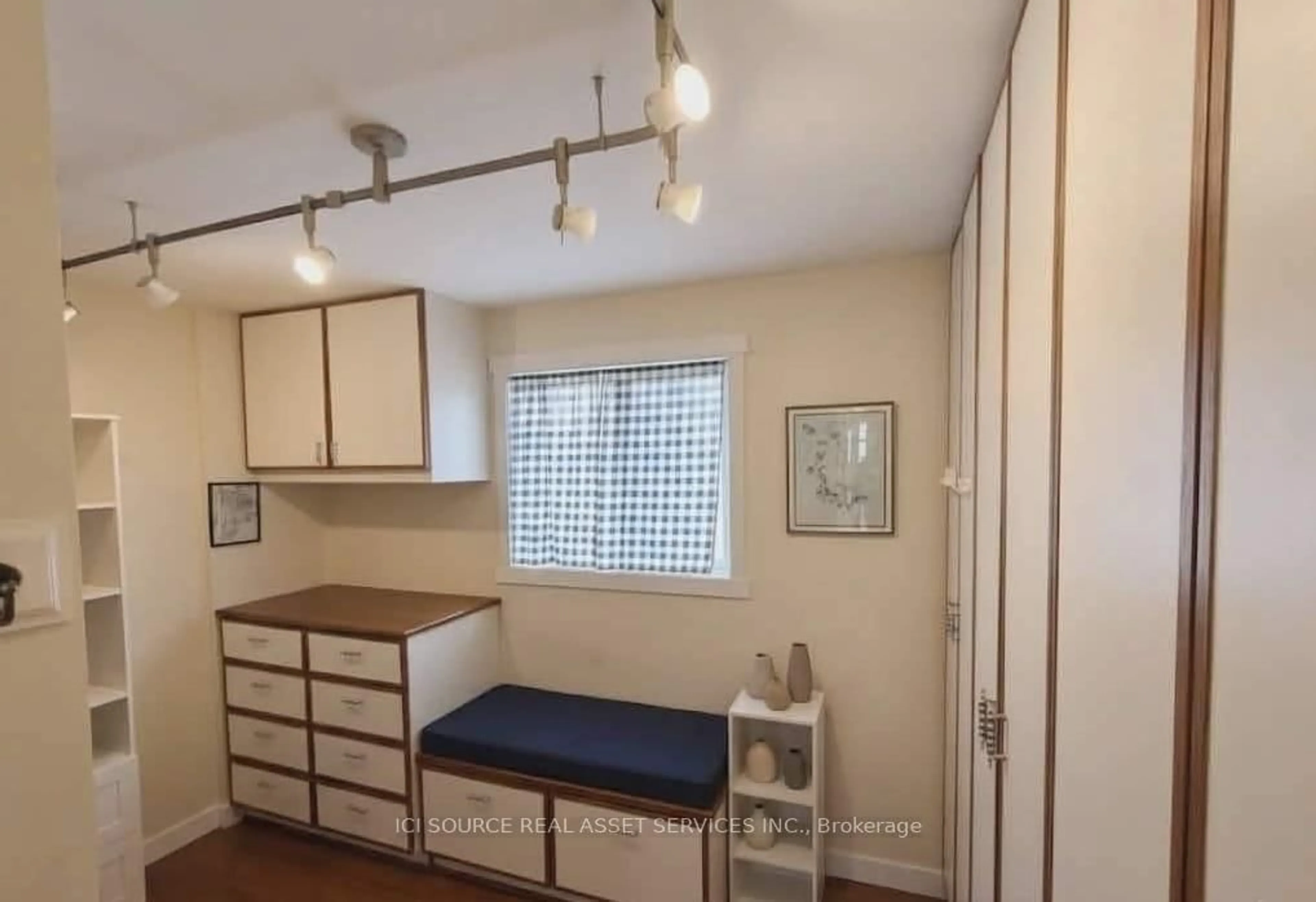 A pic of a room for 27 Kathrose Dr, Toronto Ontario M2J 3P4