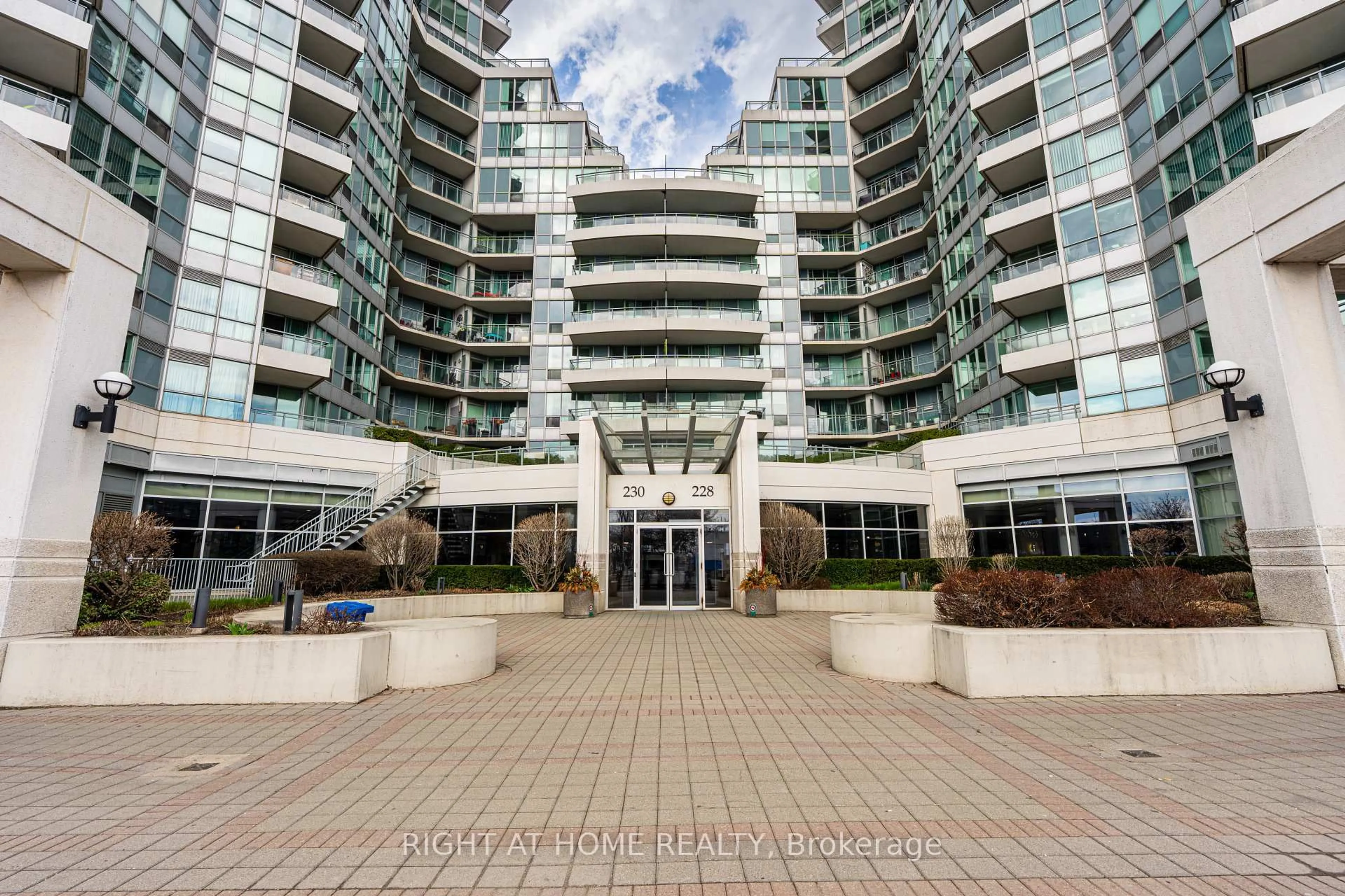 Indoor foyer for 230 Queens Quay #918, Toronto Ontario M5J 2Y7