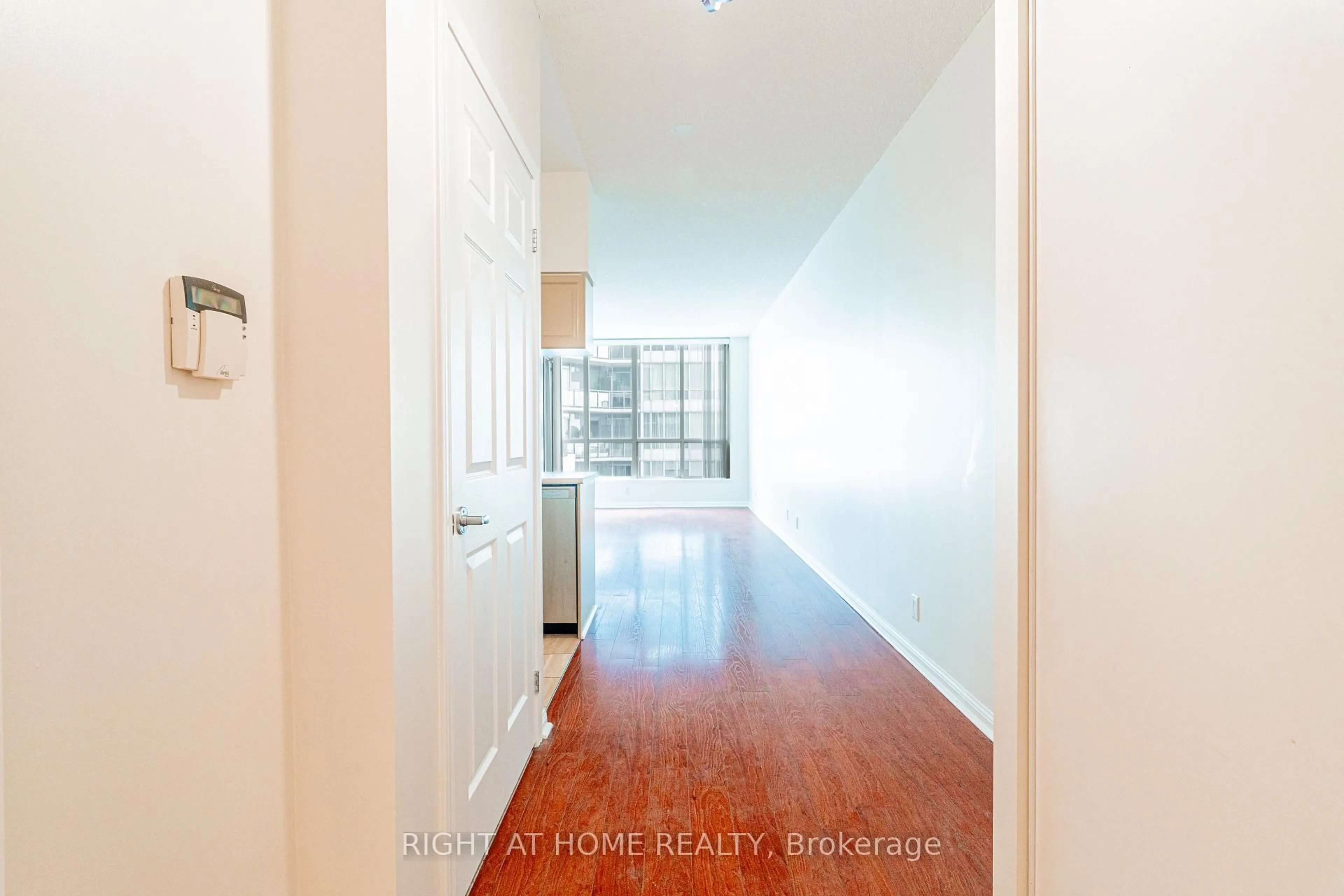 Unknown for 230 Queens Quay #918, Toronto Ontario M5J 2Y7