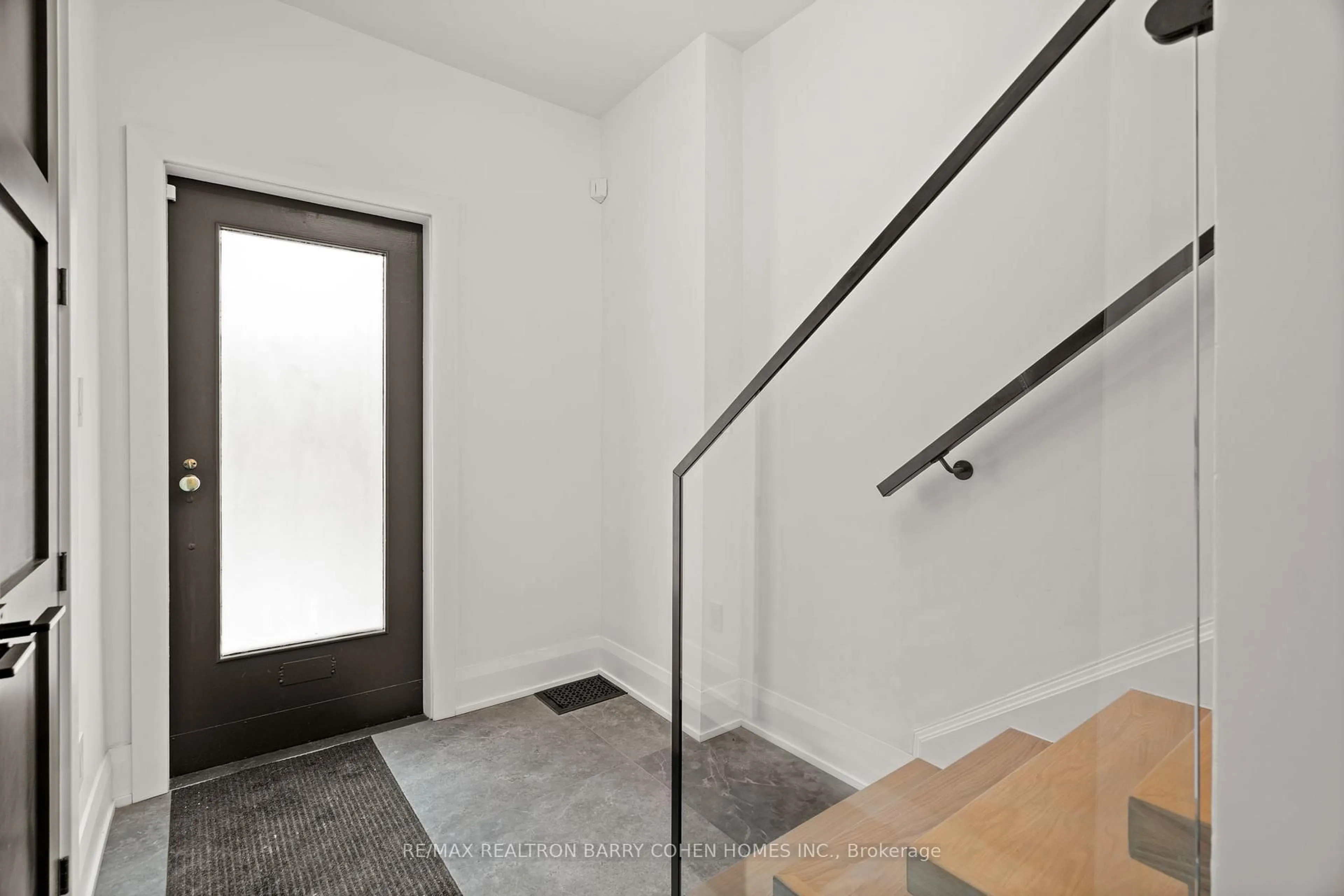 Unknown for 231 Macpherson Ave, Toronto Ontario M4V 1A1