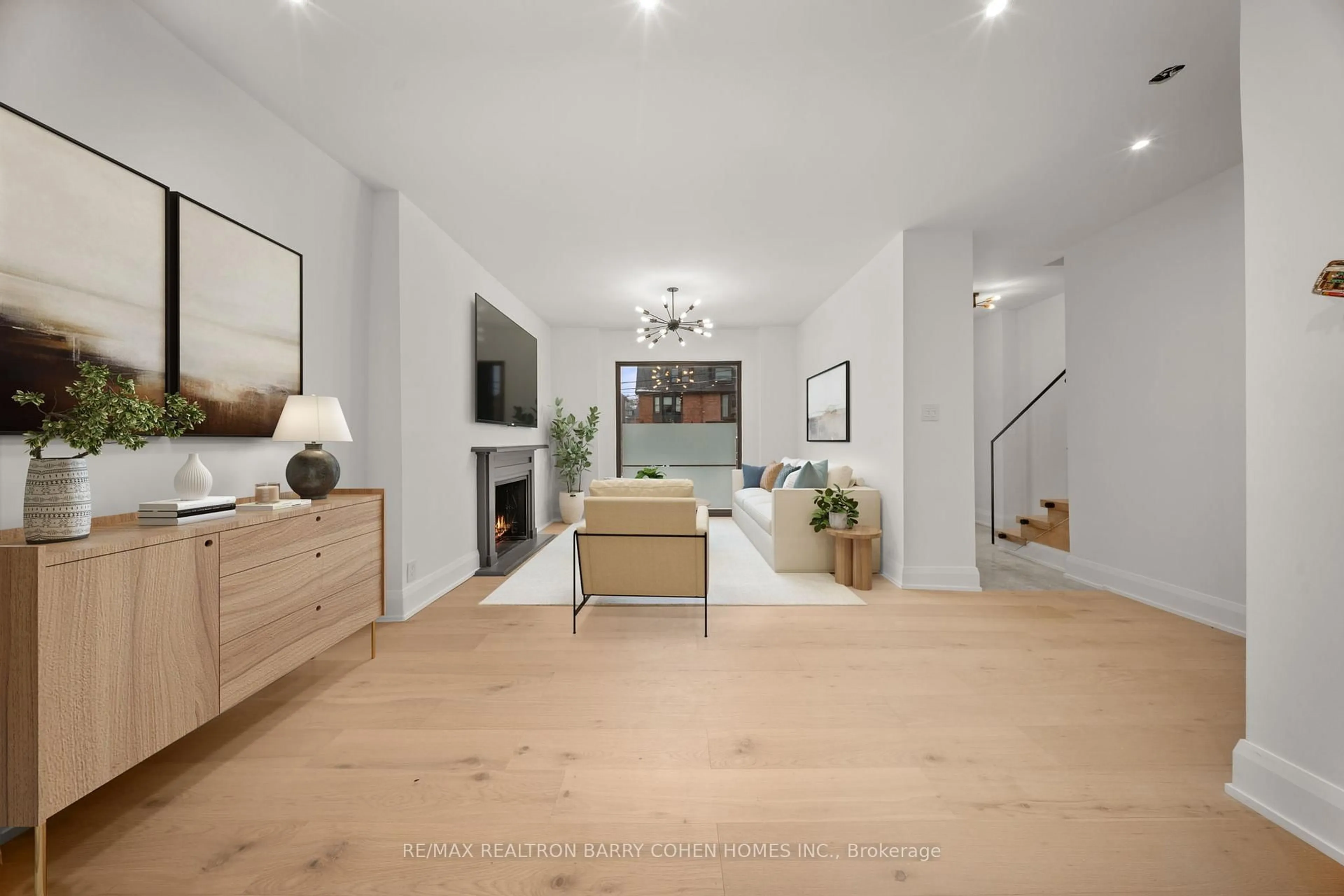 Indoor entryway for 231 Macpherson Ave, Toronto Ontario M4V 1A1