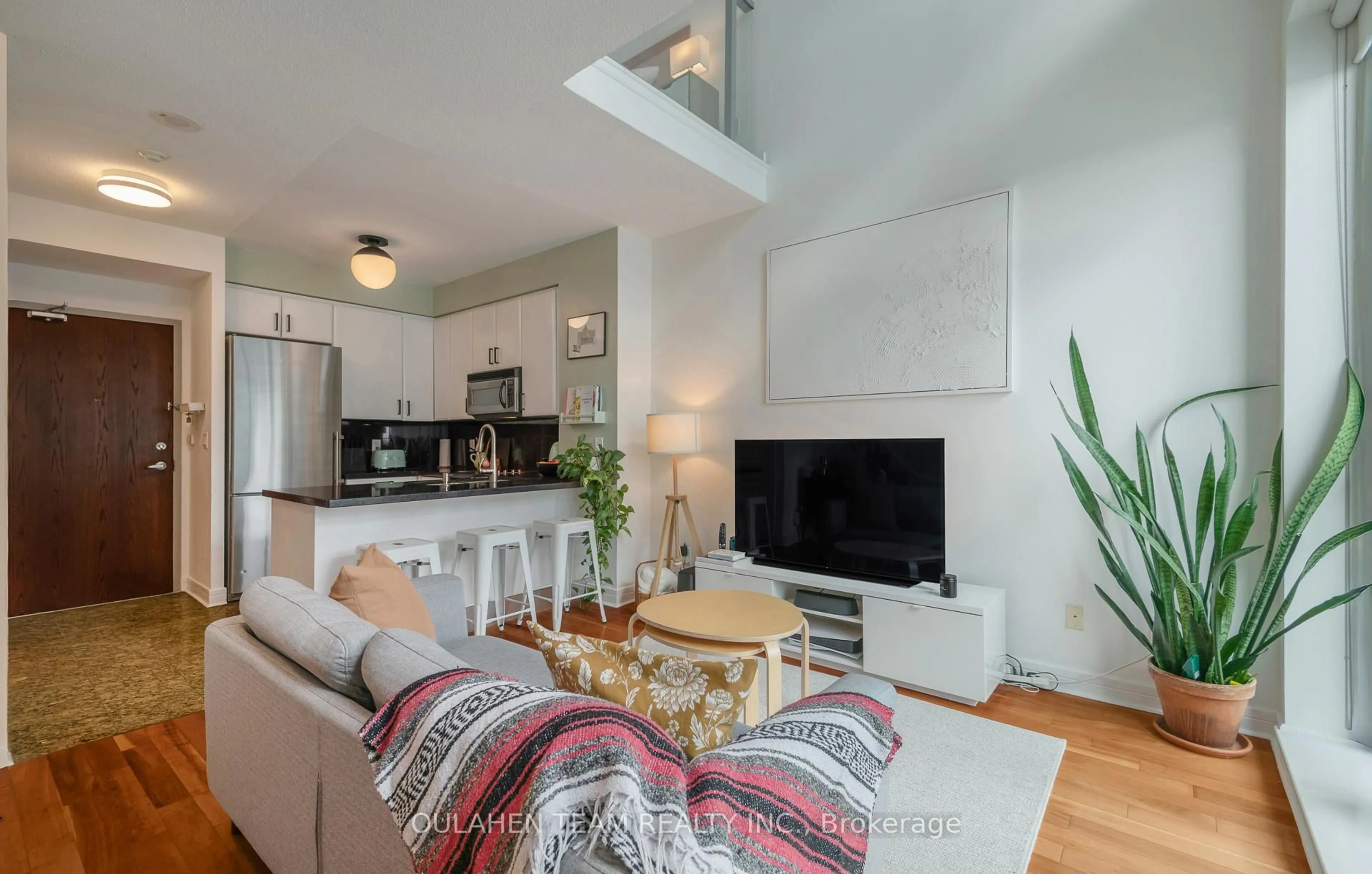 Living room with furniture, unknown for 1 Avondale Ave #909, Toronto Ontario M2N 7J1