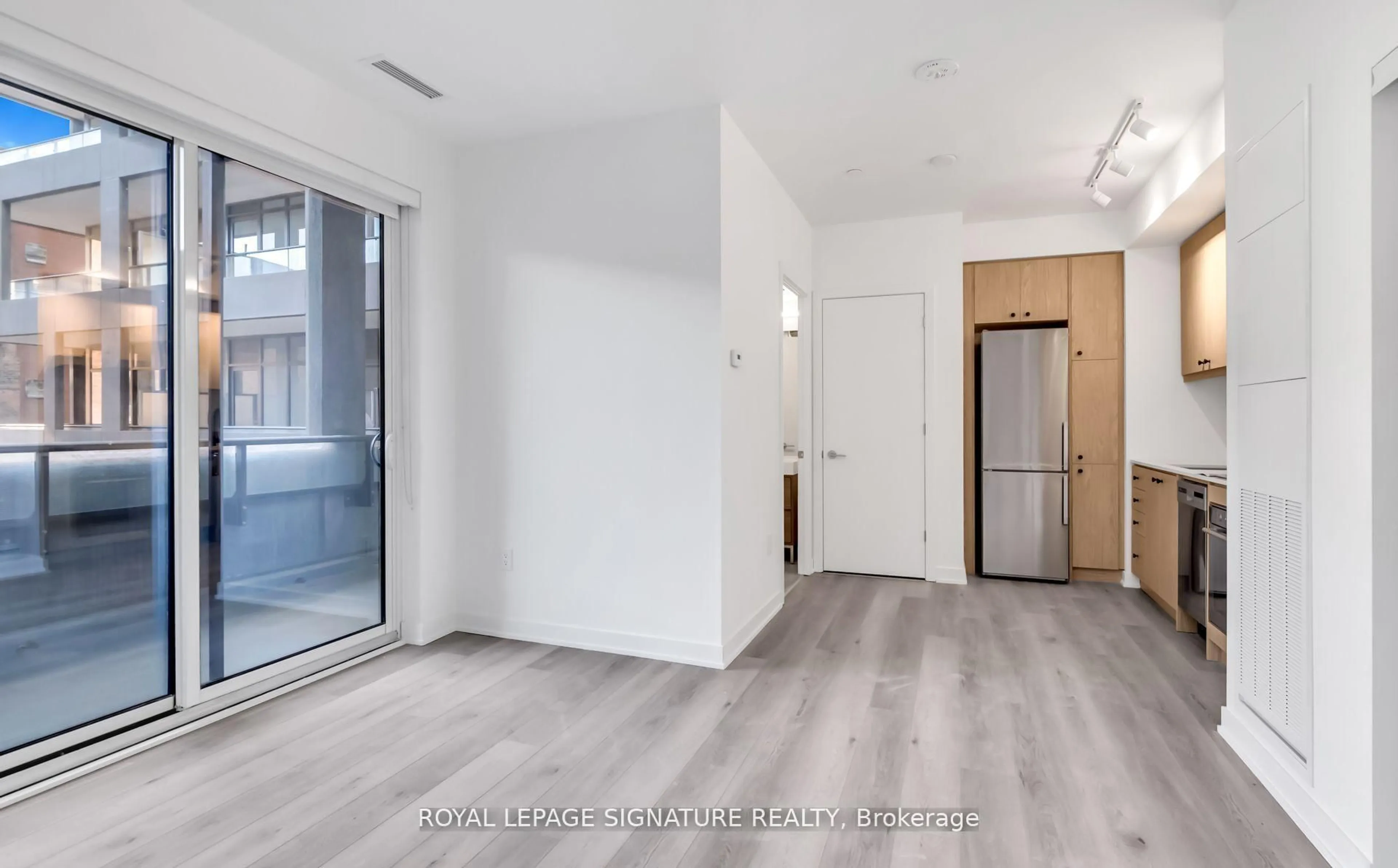 A pic of a room for 9 Tecumseth St #403, Toronto Ontario M5V 3G4