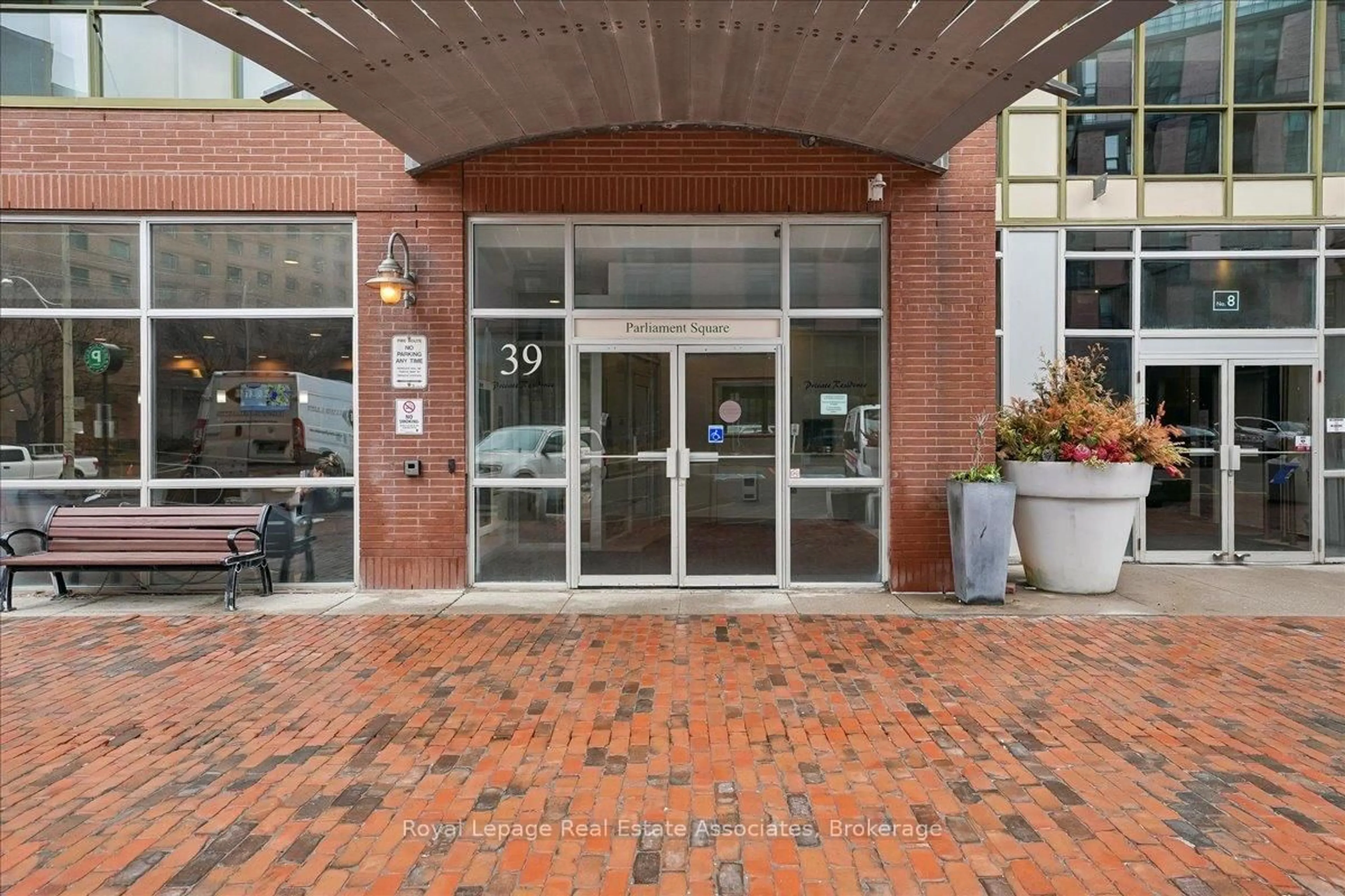 Patio, unknown for 39 Parliament St #804, Toronto Ontario M5A 4R2