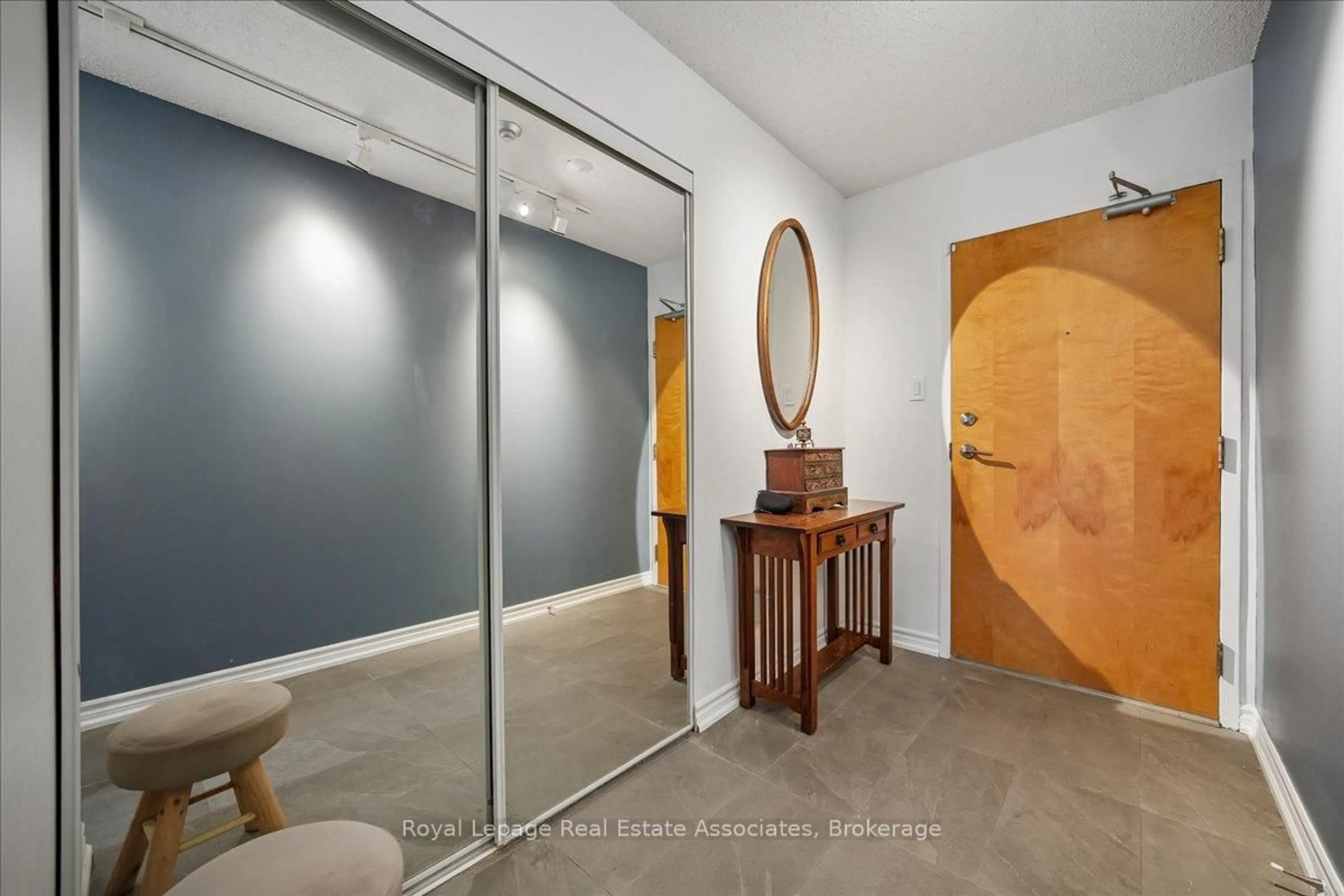 Indoor entryway for 39 Parliament St #804, Toronto Ontario M5A 4R2