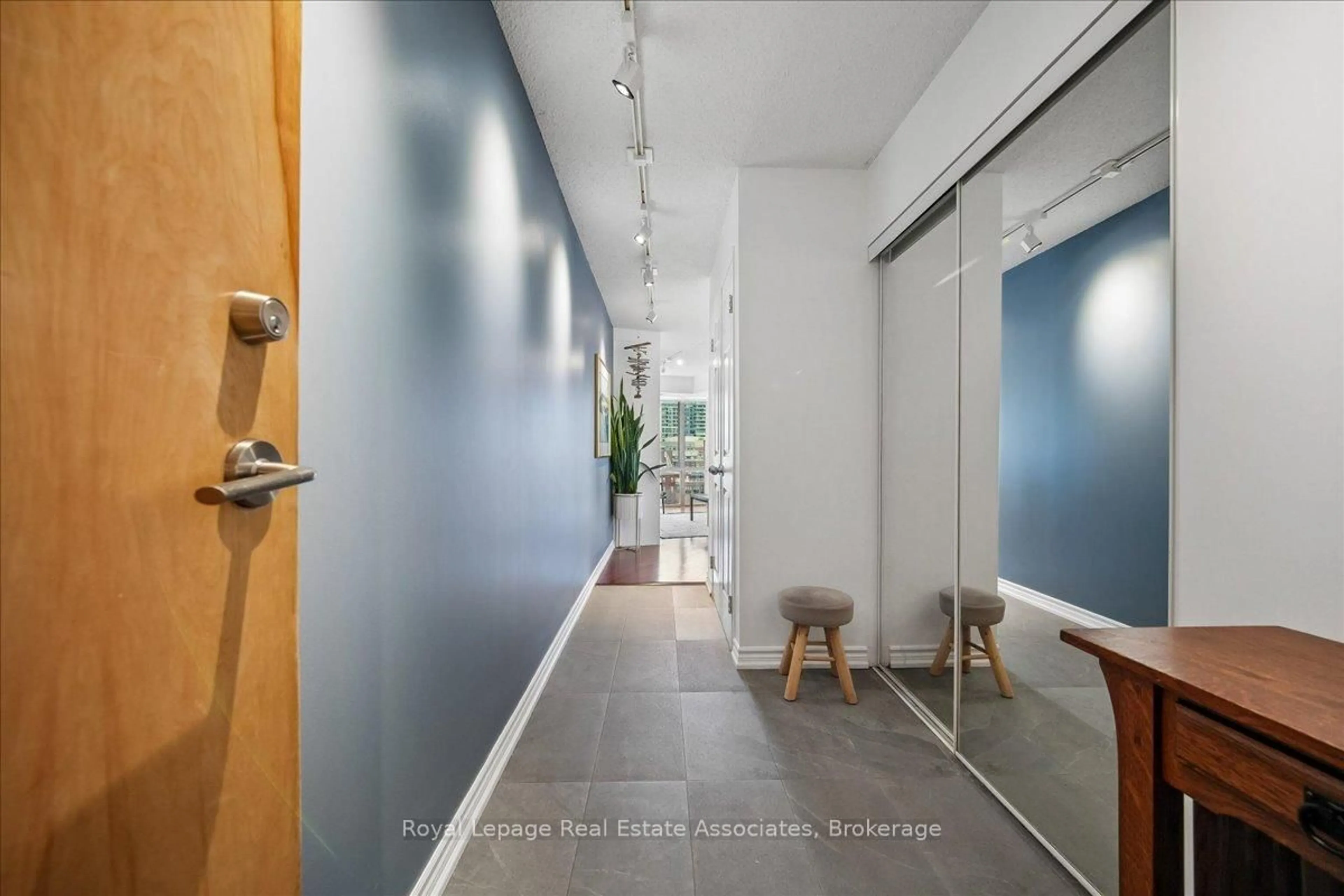 Indoor foyer for 39 Parliament St #804, Toronto Ontario M5A 4R2