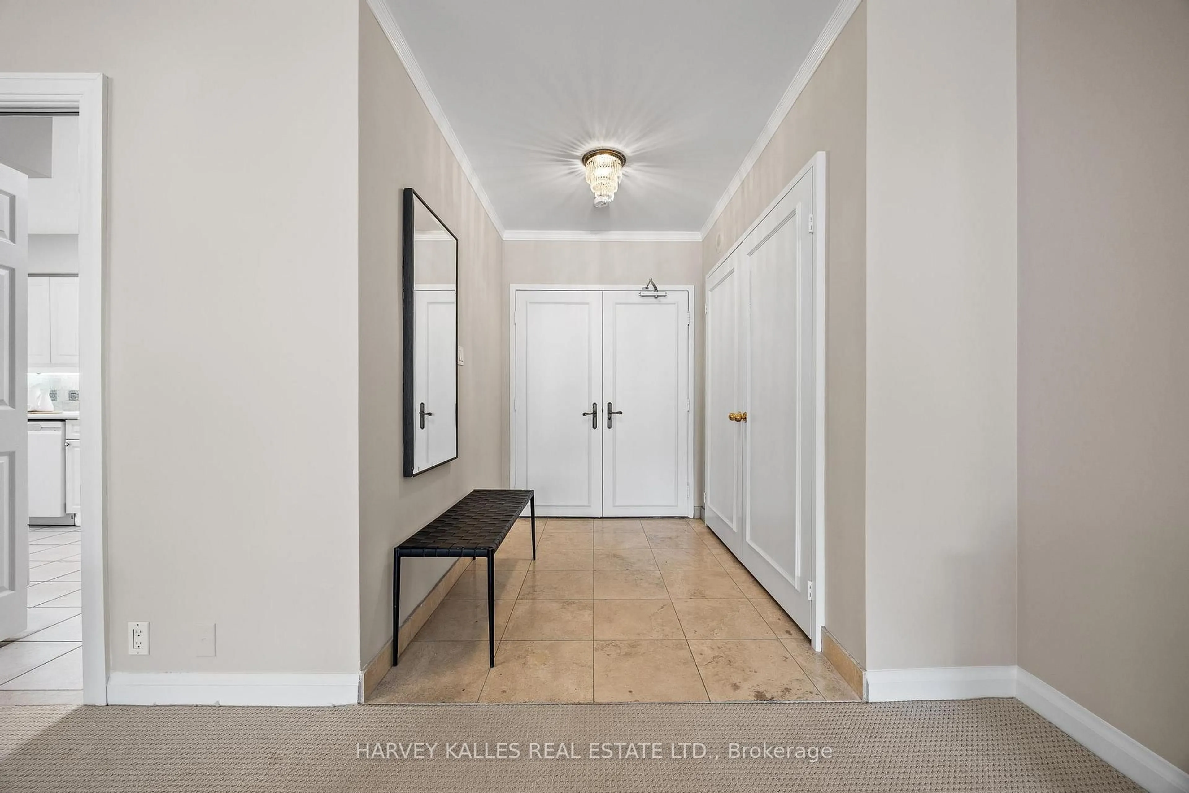 Indoor entryway for 350 Lonsdale Rd #407, Toronto Ontario M5P 1R6