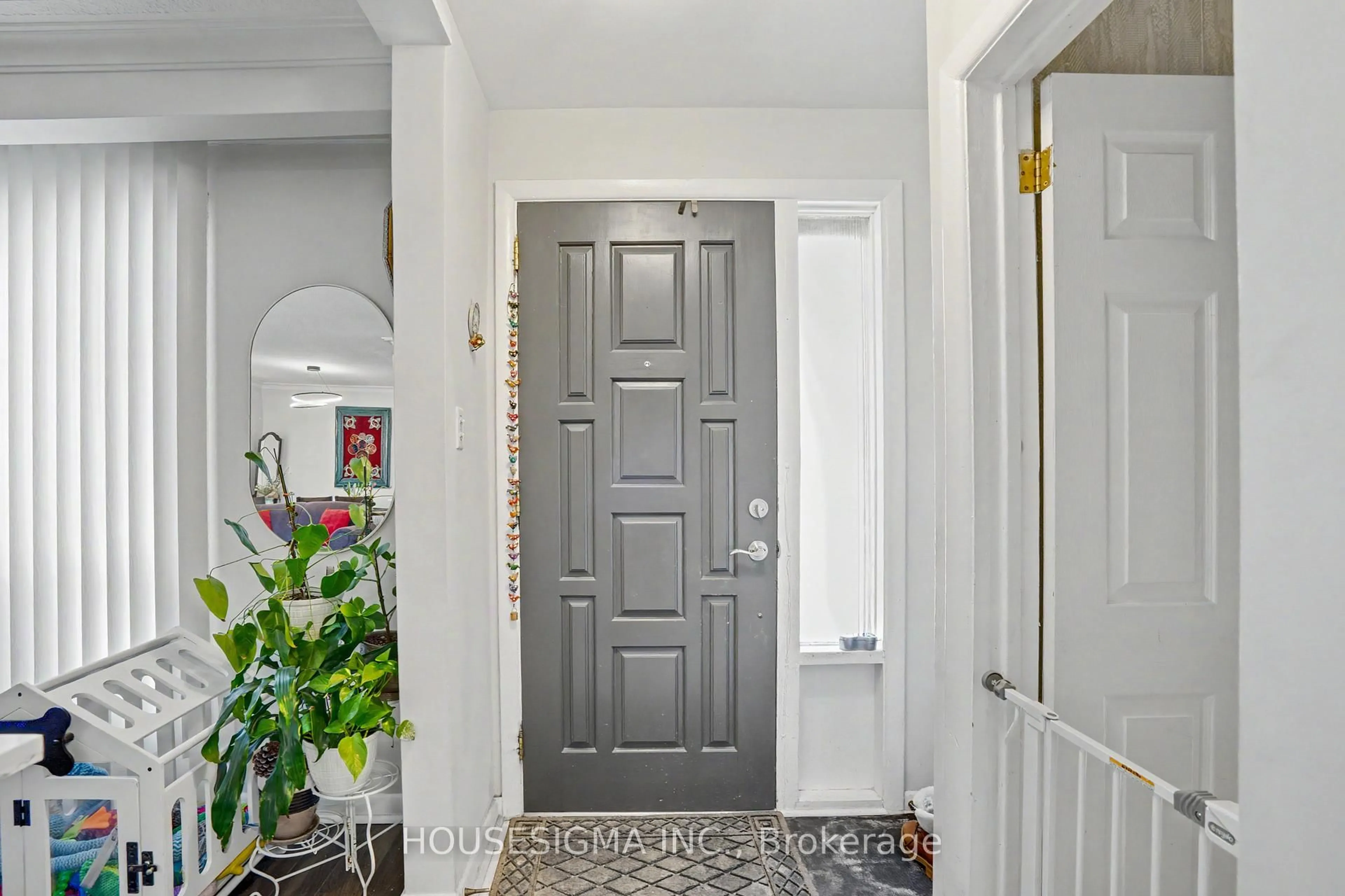 Indoor entryway for 257 Olive Ave, Toronto Ontario M2N 4P5