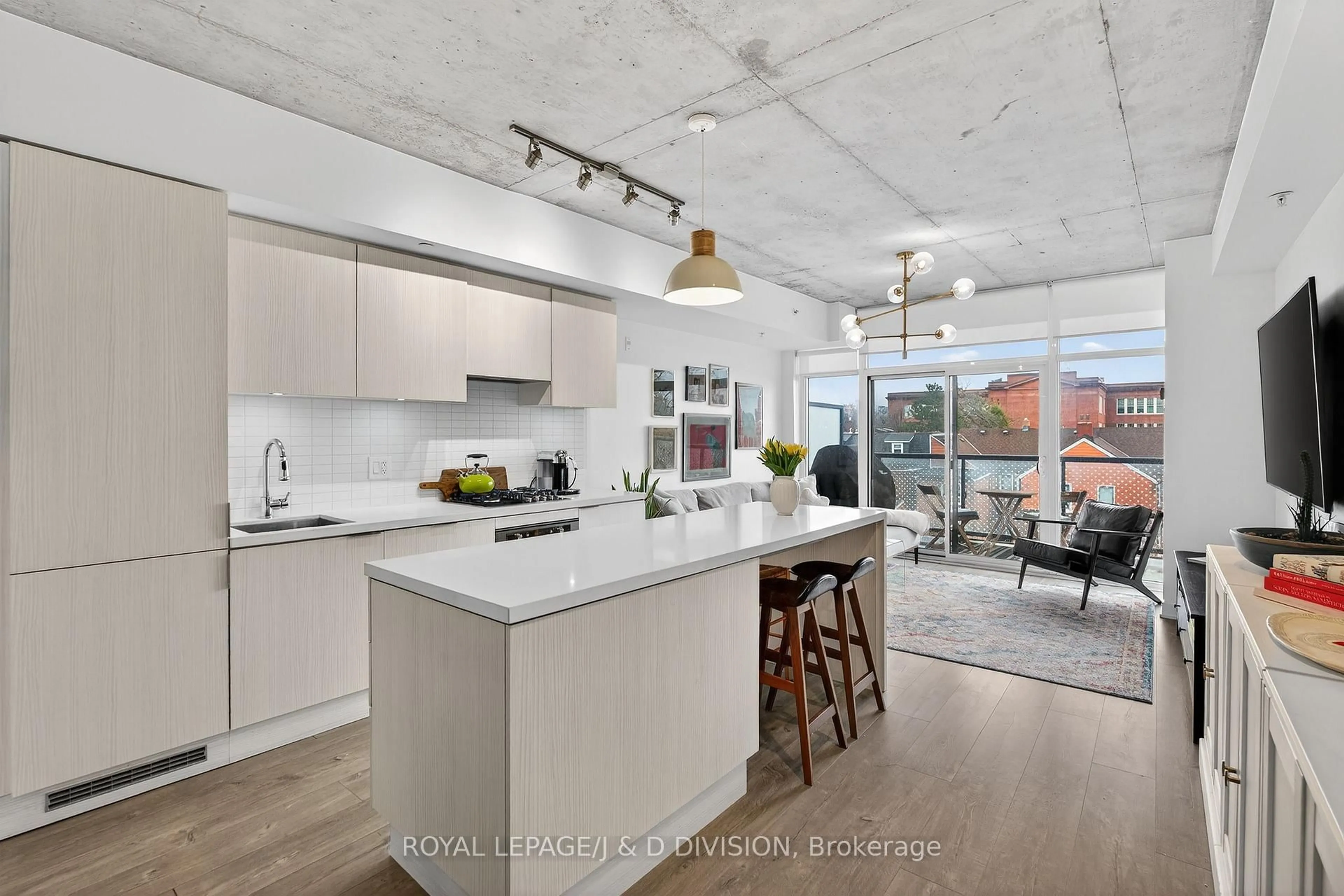 Open concept kitchen, ceramic/tile floor for 109 Ossington Ave #322, Toronto Ontario M6J 0G1