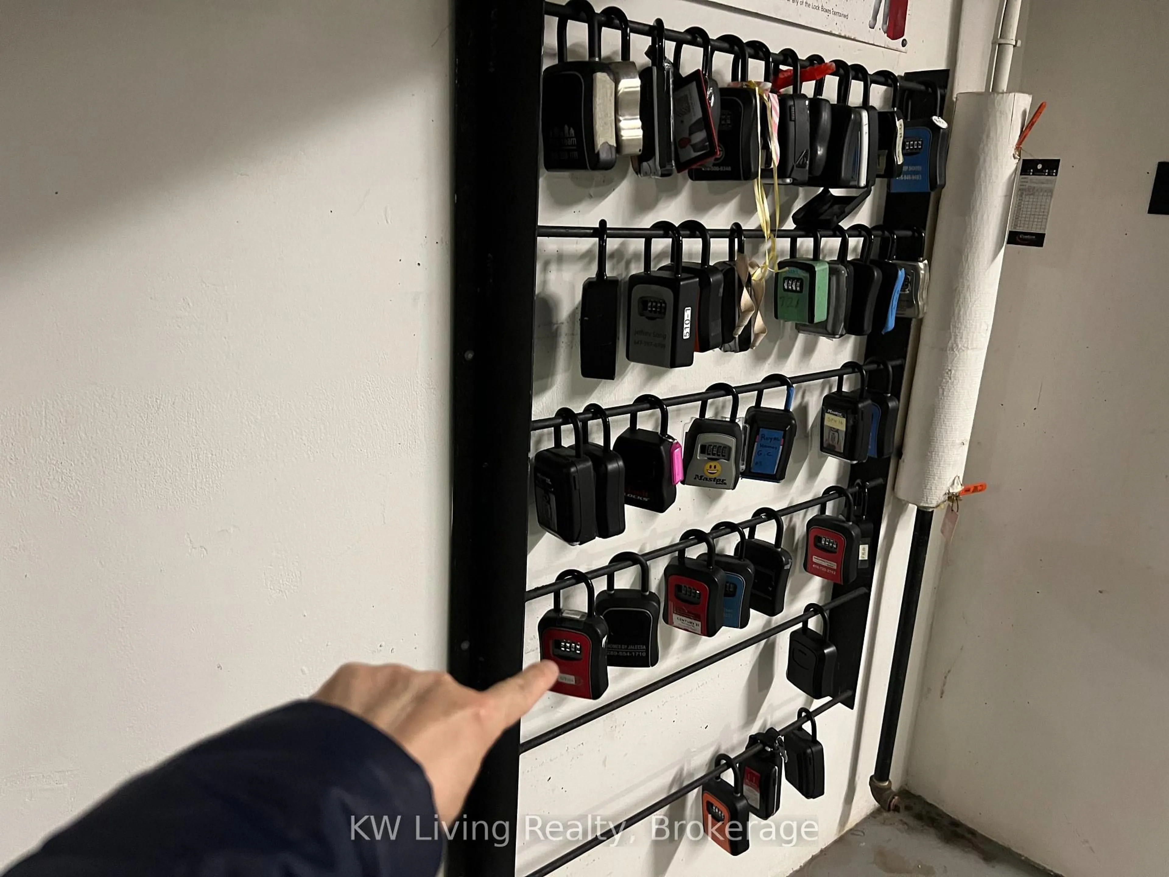 A pic of a room for 1 Edgewater Dr #GPH 12, Toronto Ontario M5A 0L1