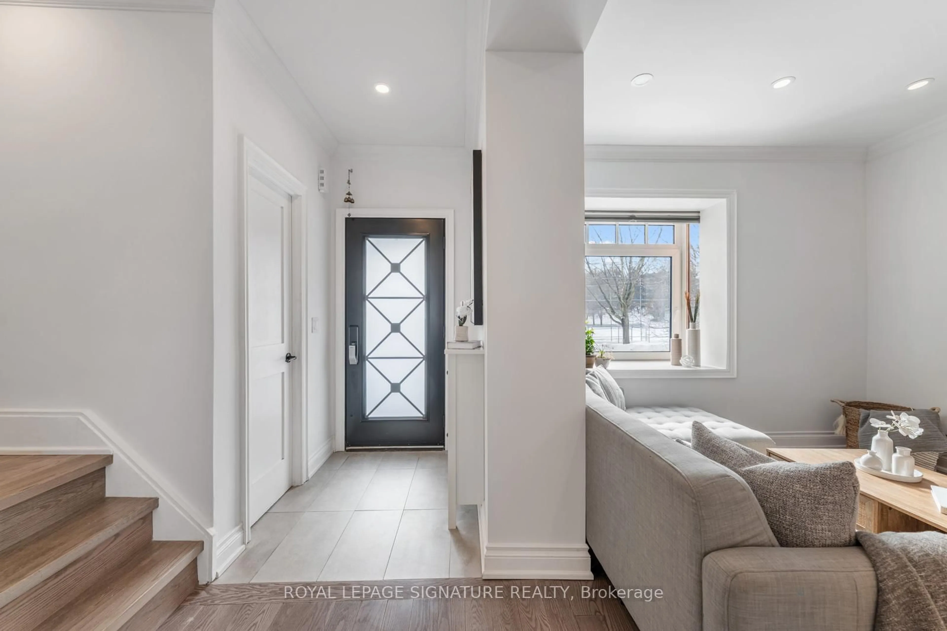 Indoor entryway for 238 Roselawn Ave, Toronto Ontario M4R 1E9