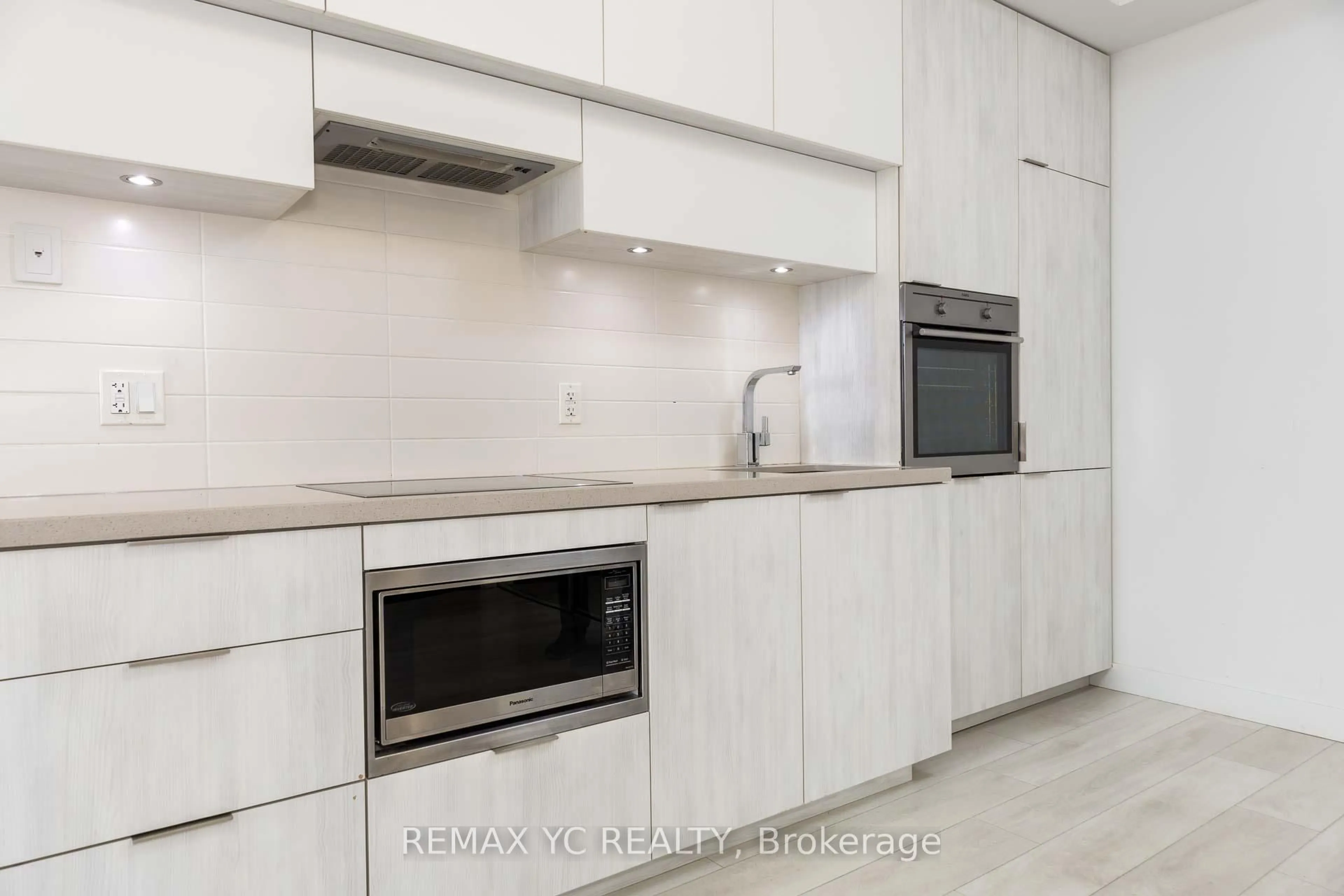 Unknown for 8 Eglinton Ave #2206, Toronto Ontario M4P 0C1