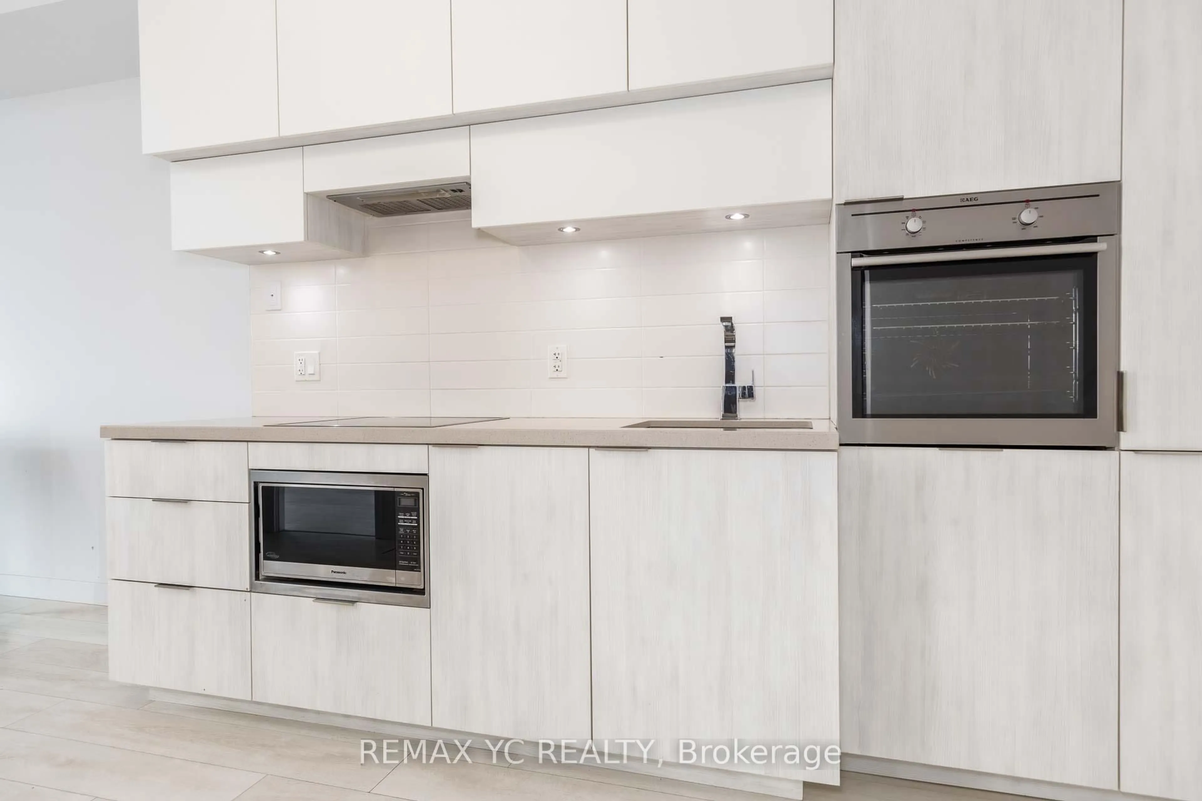 Standard kitchen, unknown for 8 Eglinton Ave #2206, Toronto Ontario M4P 0C1