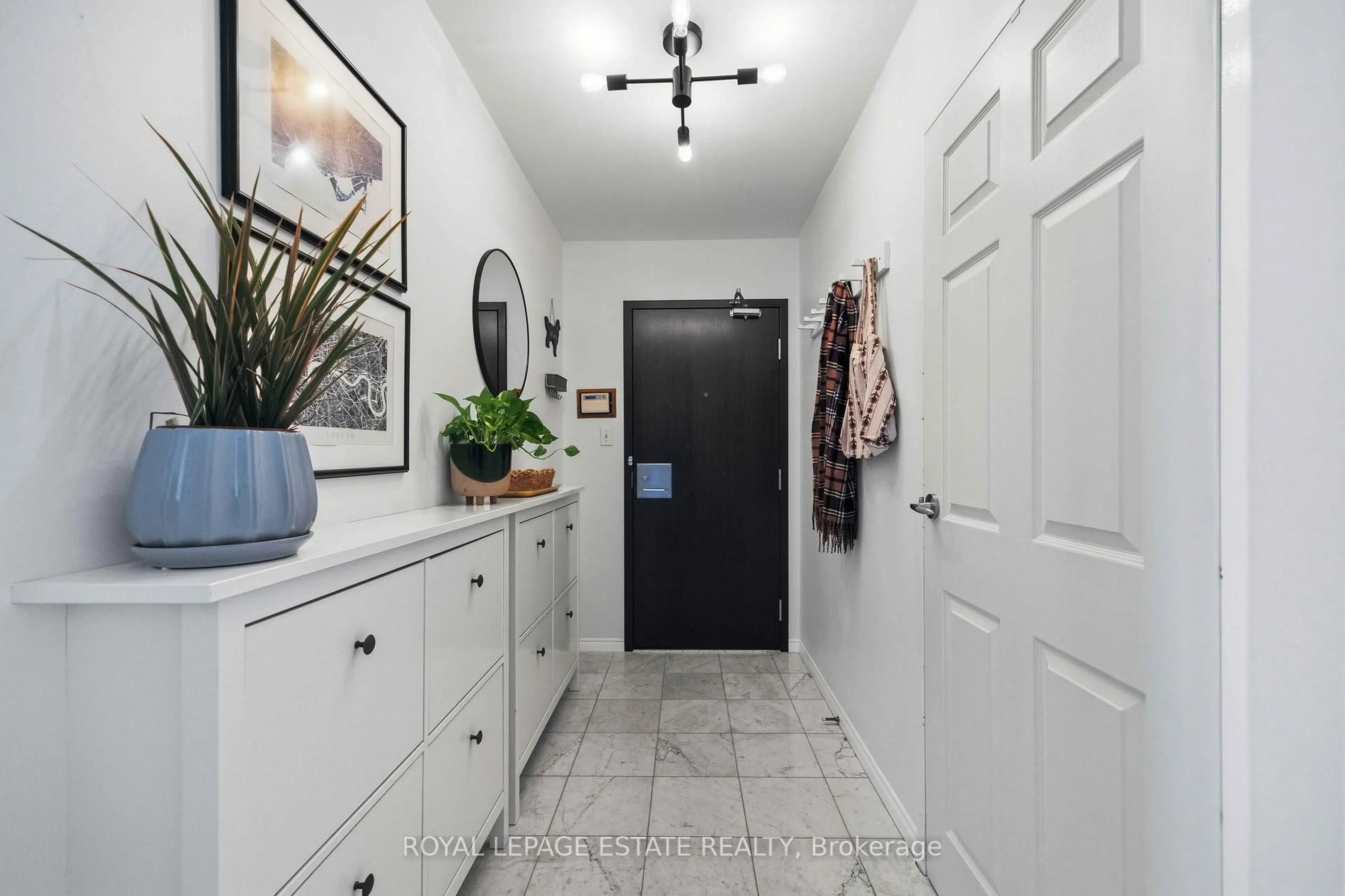 Indoor entryway for 25 The Esplanade #2118, Toronto Ontario M5E 1W5