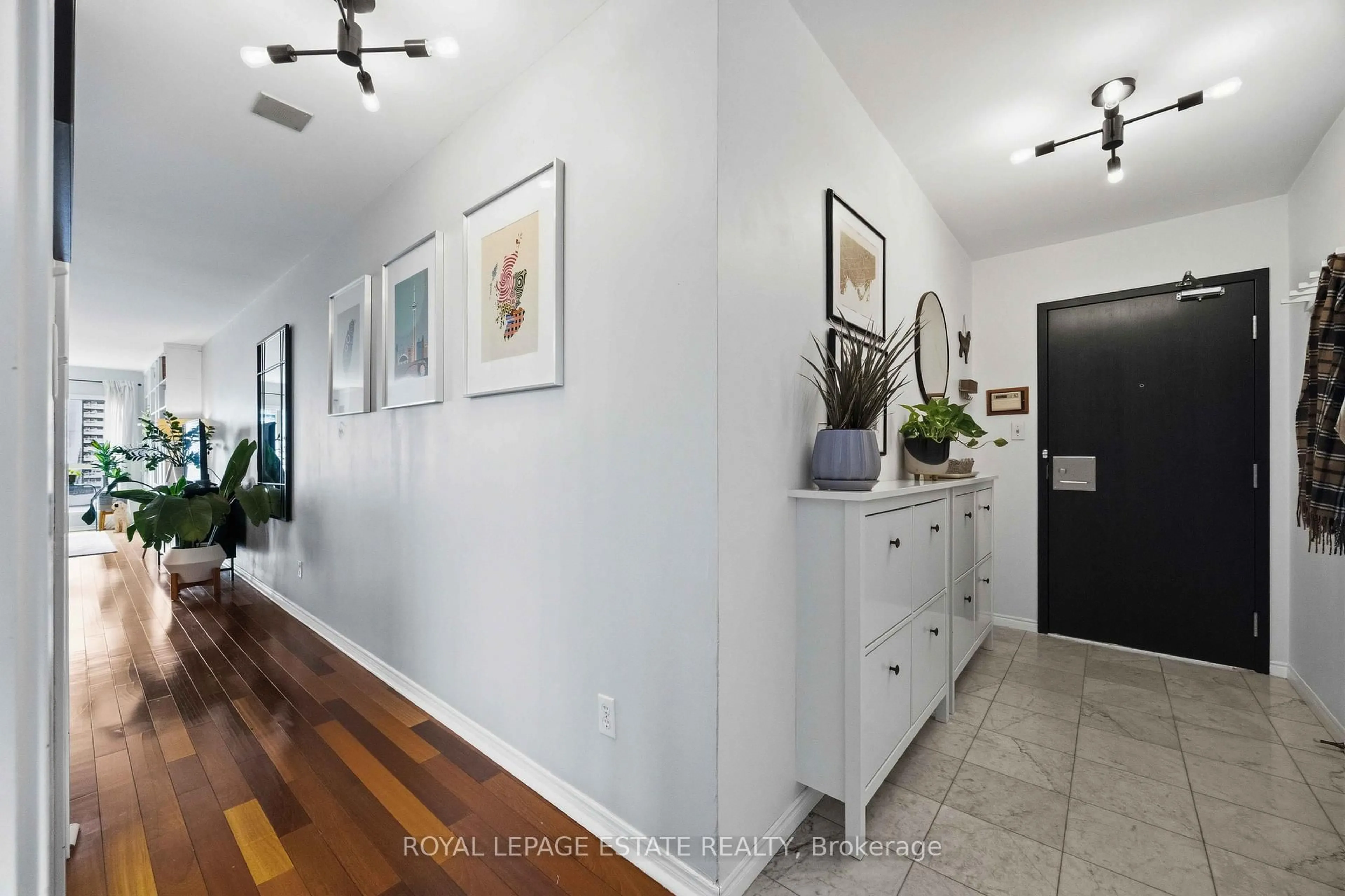 Indoor entryway for 25 The Esplanade #2118, Toronto Ontario M5E 1W5
