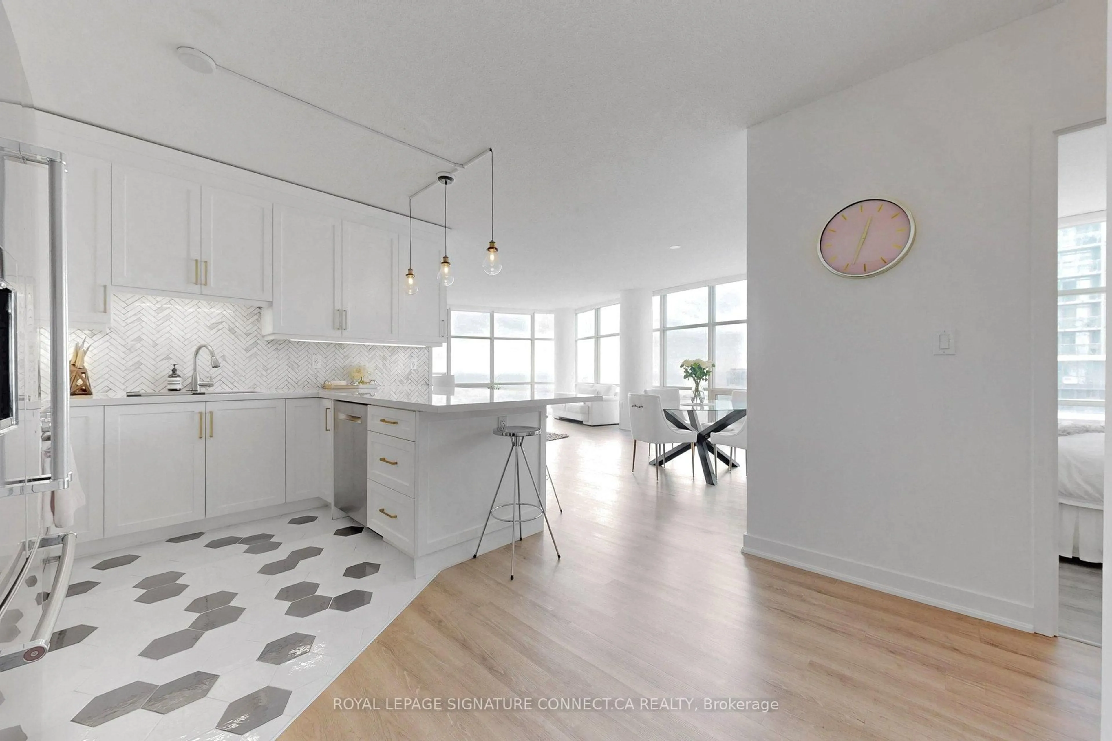 Open concept kitchen, unknown for 35 Mariner Terr #2712, Toronto Ontario M5V 3V9