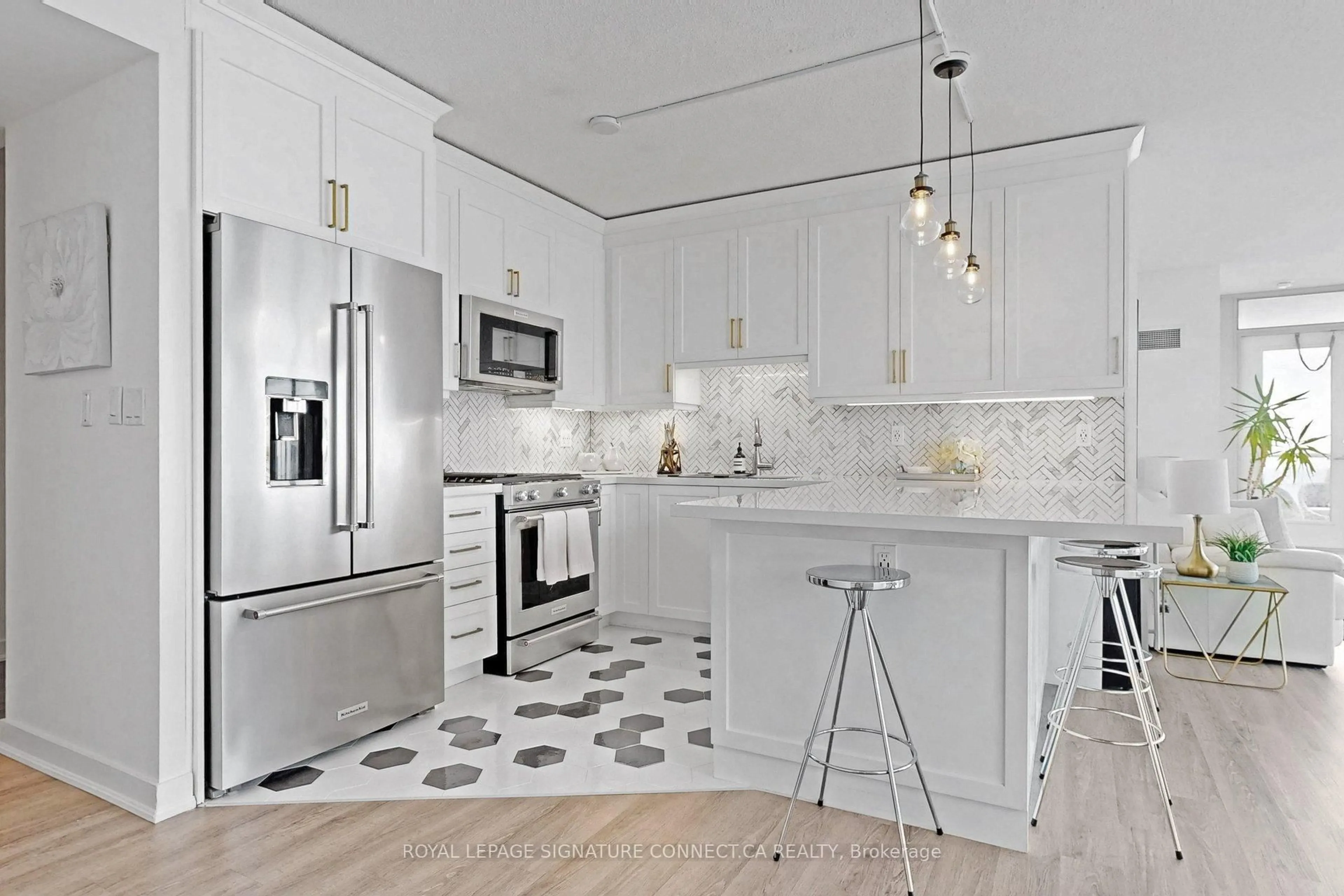 Contemporary kitchen, ceramic/tile floor for 35 Mariner Terr #2712, Toronto Ontario M5V 3V9