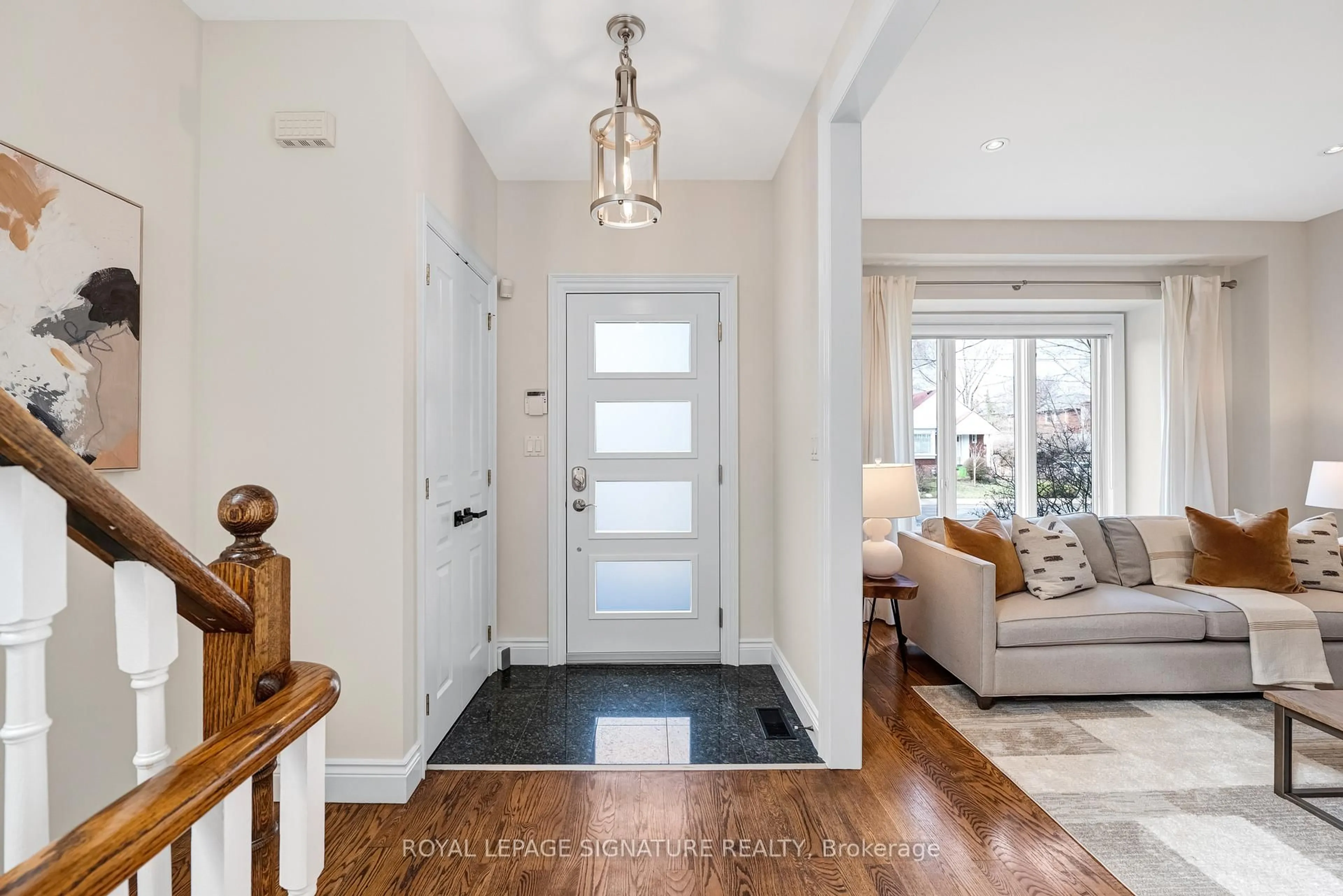 Indoor entryway for 343 Sutherland Dr, Toronto Ontario M4G 1J7