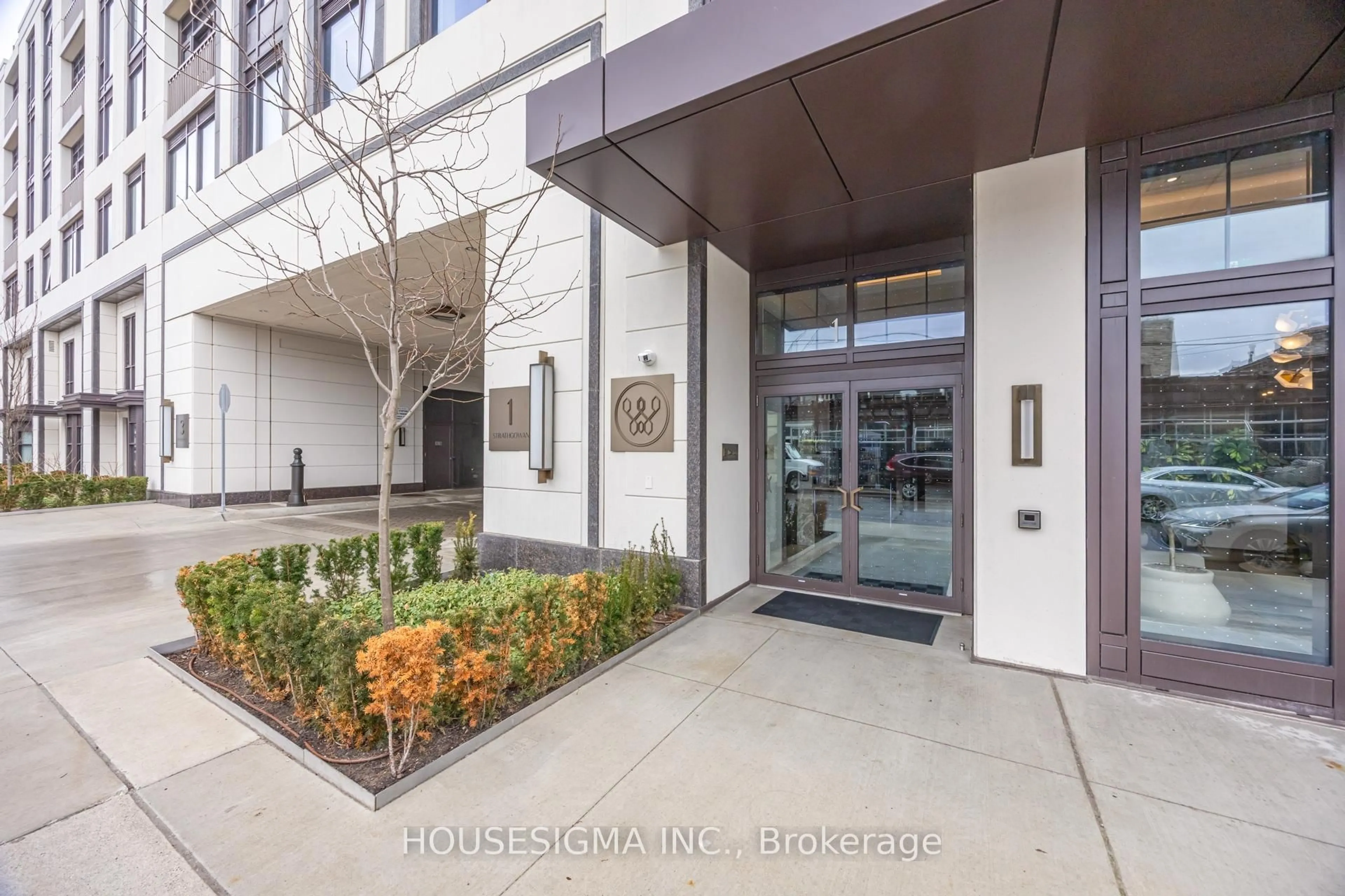 Indoor foyer for 1 Strathgowan Ave #406, Toronto Ontario M4N 0B3