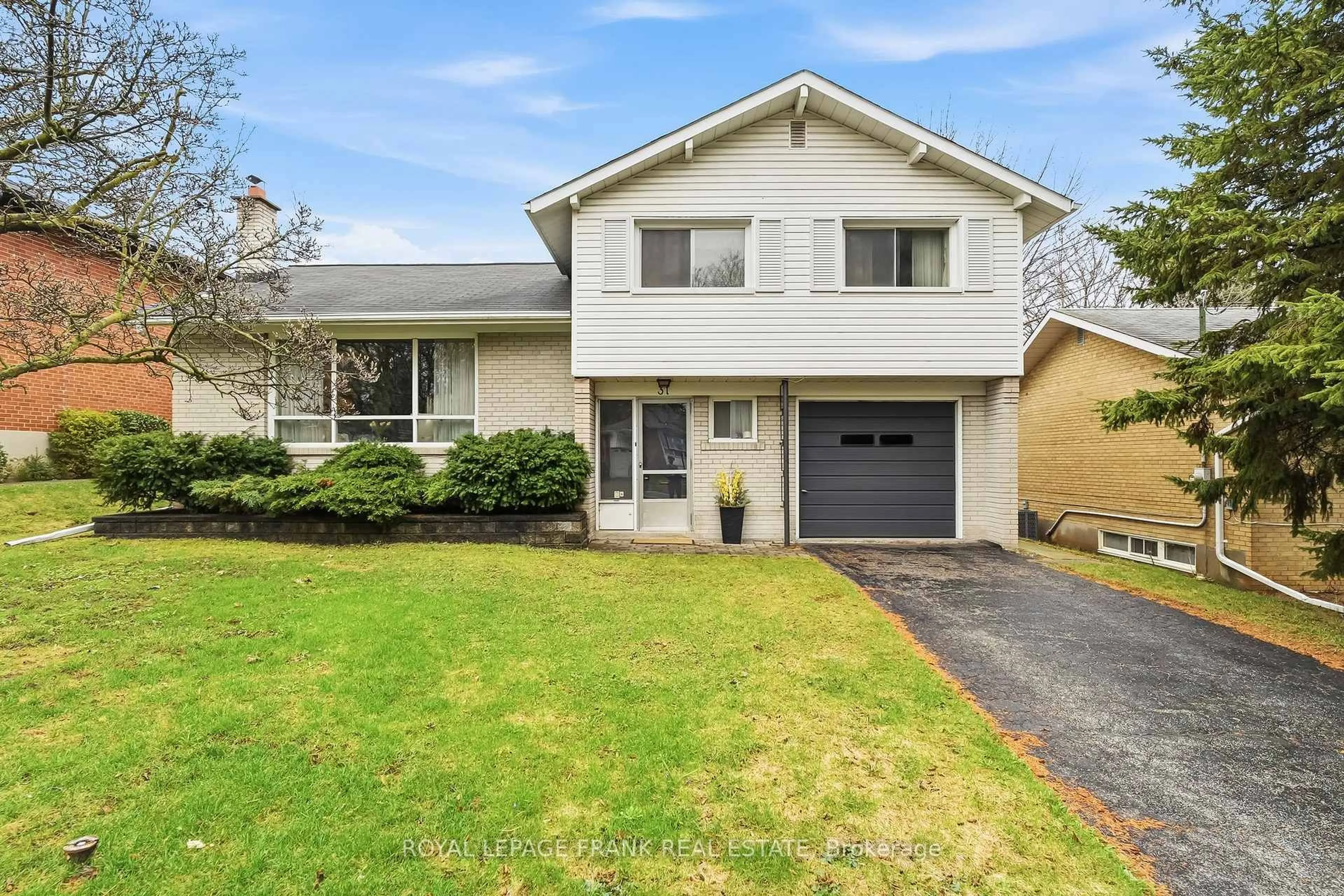 Home with vinyl exterior material, street for 31 Cobham Cres, Toronto Ontario M4A 1V7