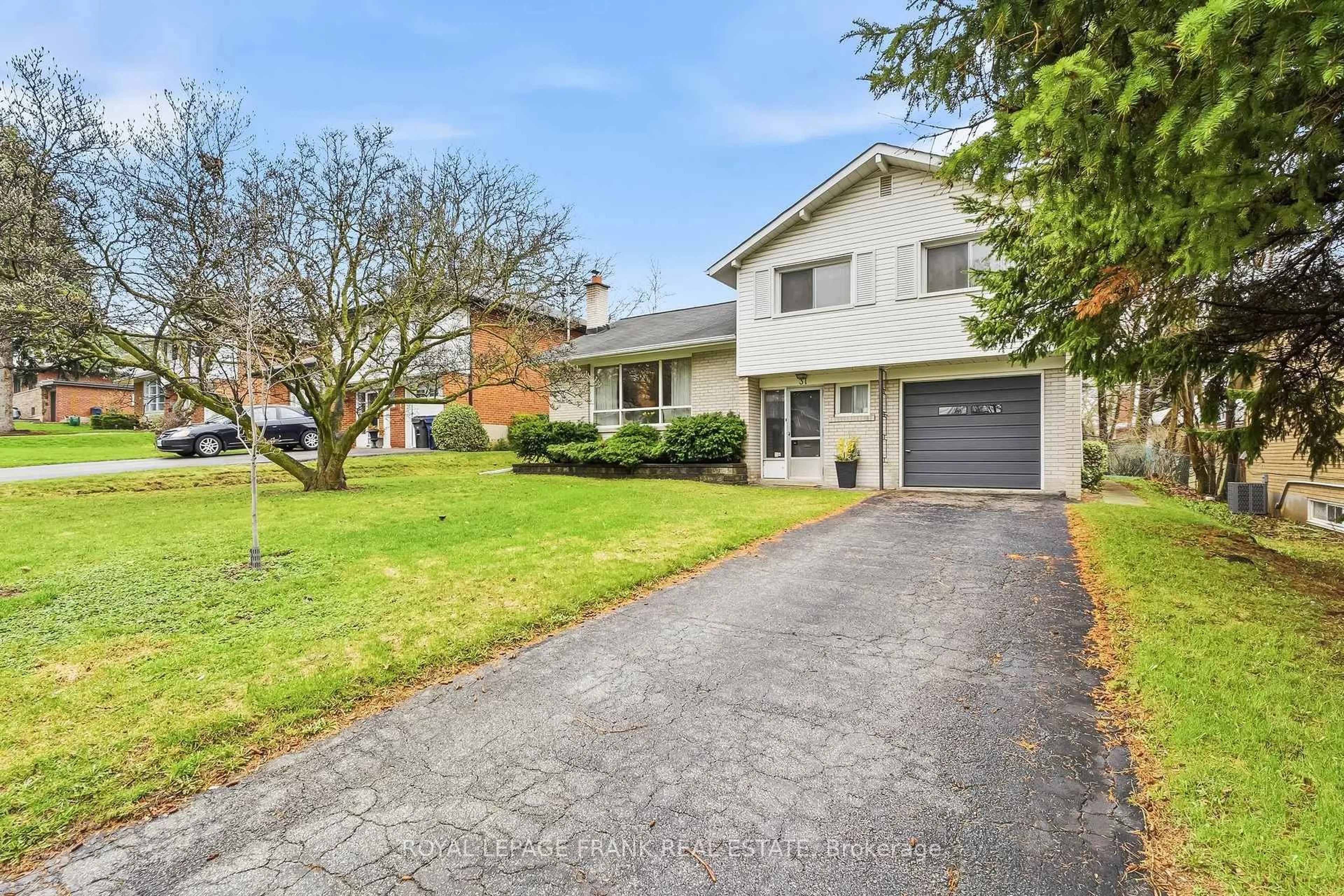 A pic from outside/outdoor area/front of a property/back of a property/a pic from drone, street for 31 Cobham Cres, Toronto Ontario M4A 1V7