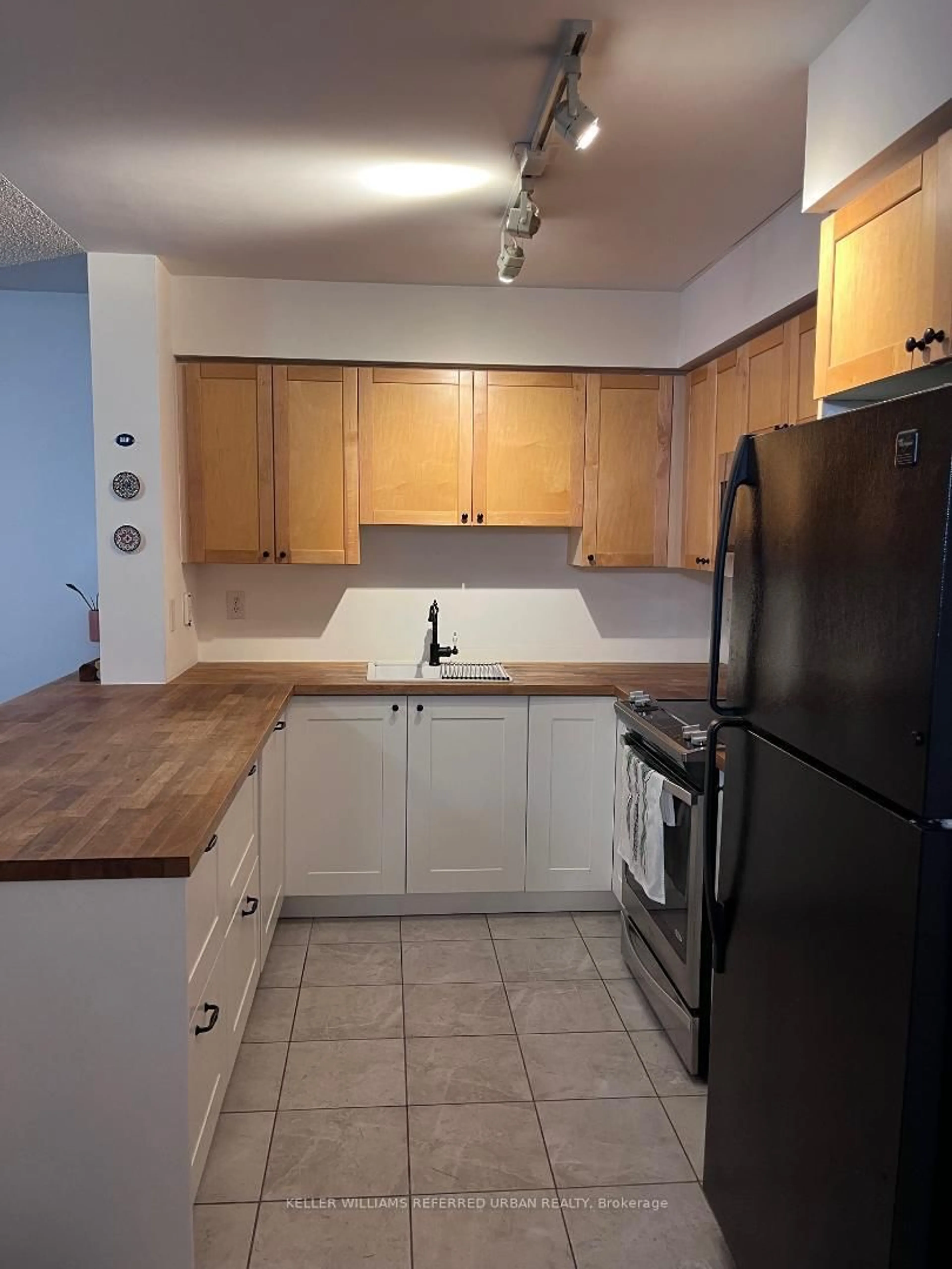 Standard kitchen, unknown for 1000 King St #311, Toronto Ontario M6K 3N1
