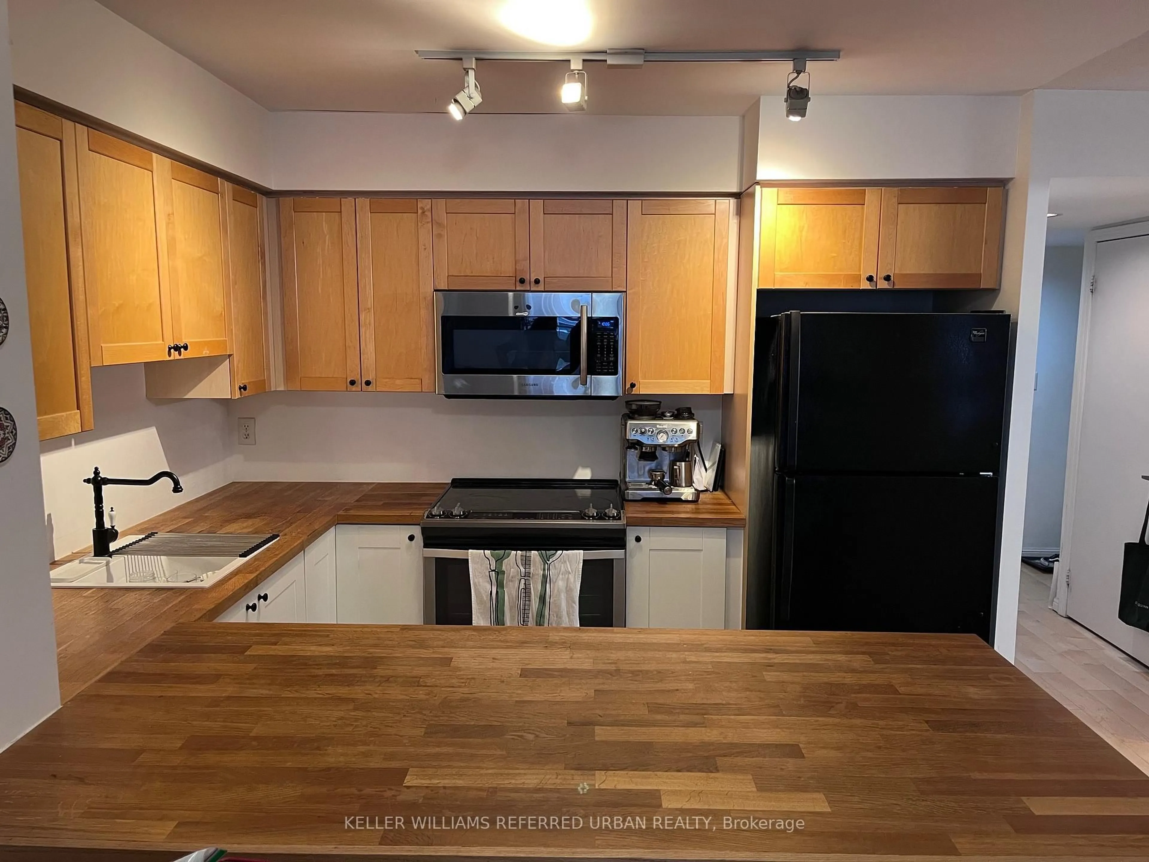 Standard kitchen, wood/laminate floor for 1000 King St #311, Toronto Ontario M6K 3N1