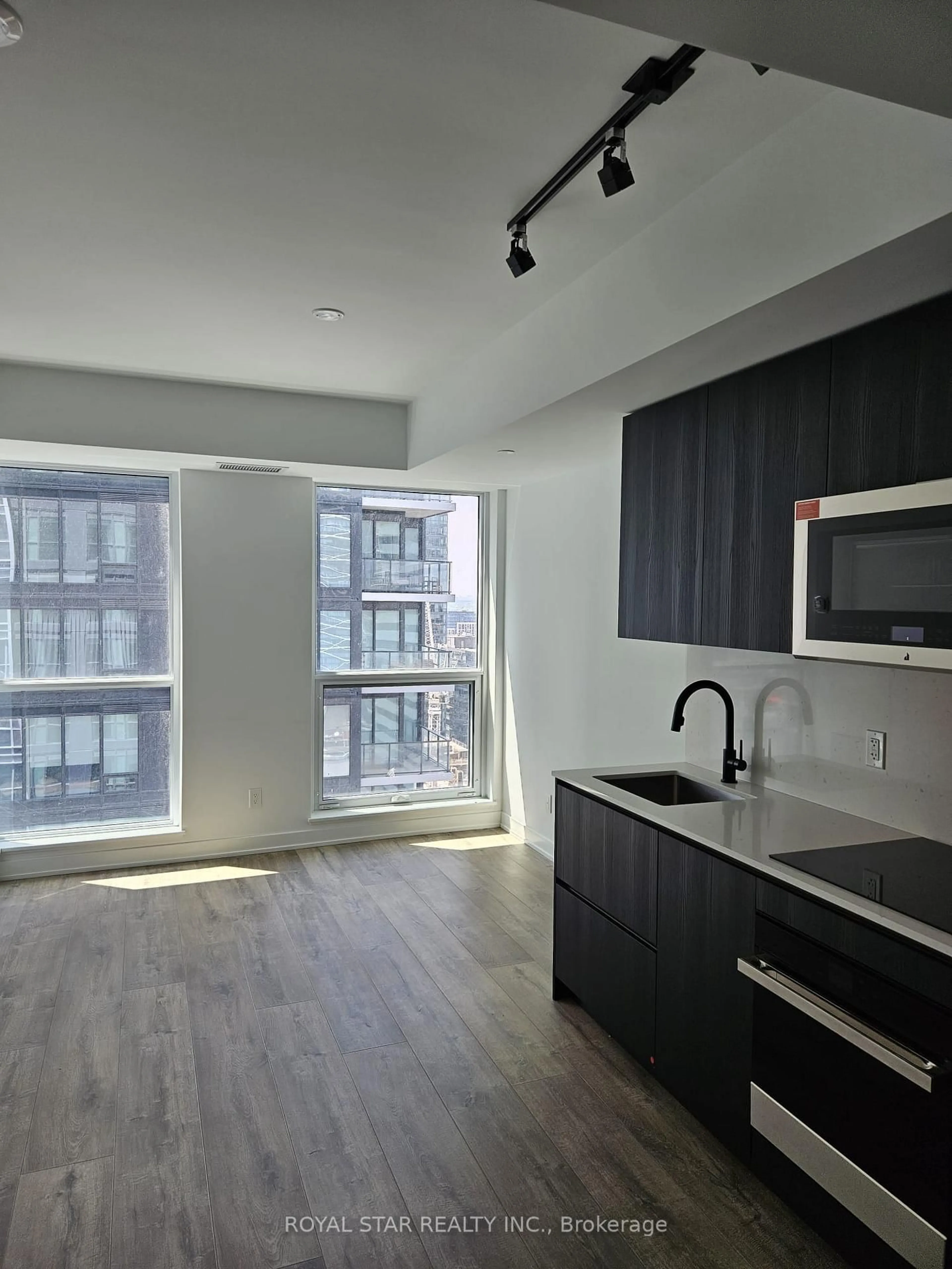 Standard kitchen, unknown for 327 King St #2205, Toronto Ontario M5V 1J5