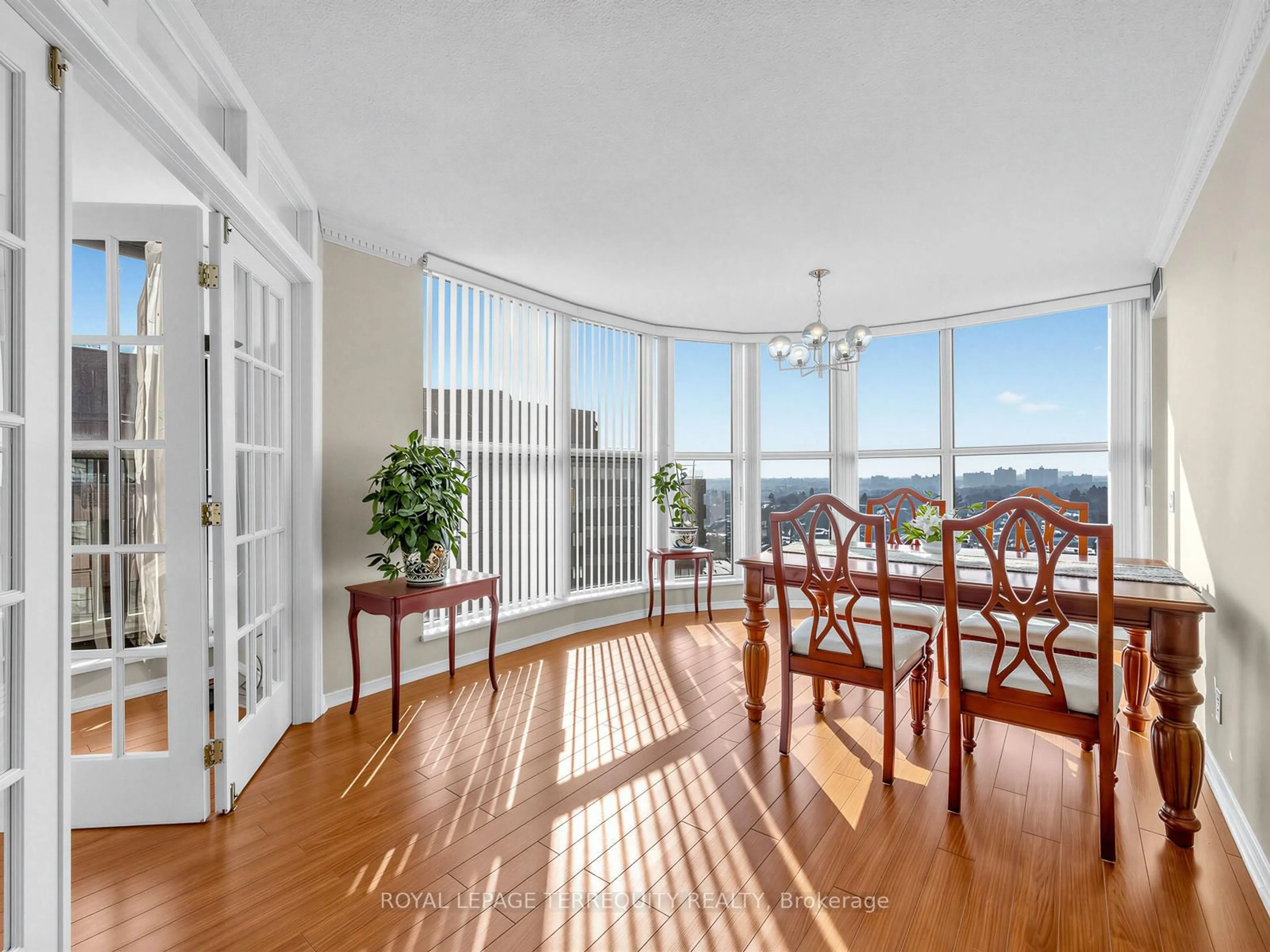 Dining room, wood/laminate floor for 100 Upper Madison Ave #1708, Toronto Ontario M2N 6M4