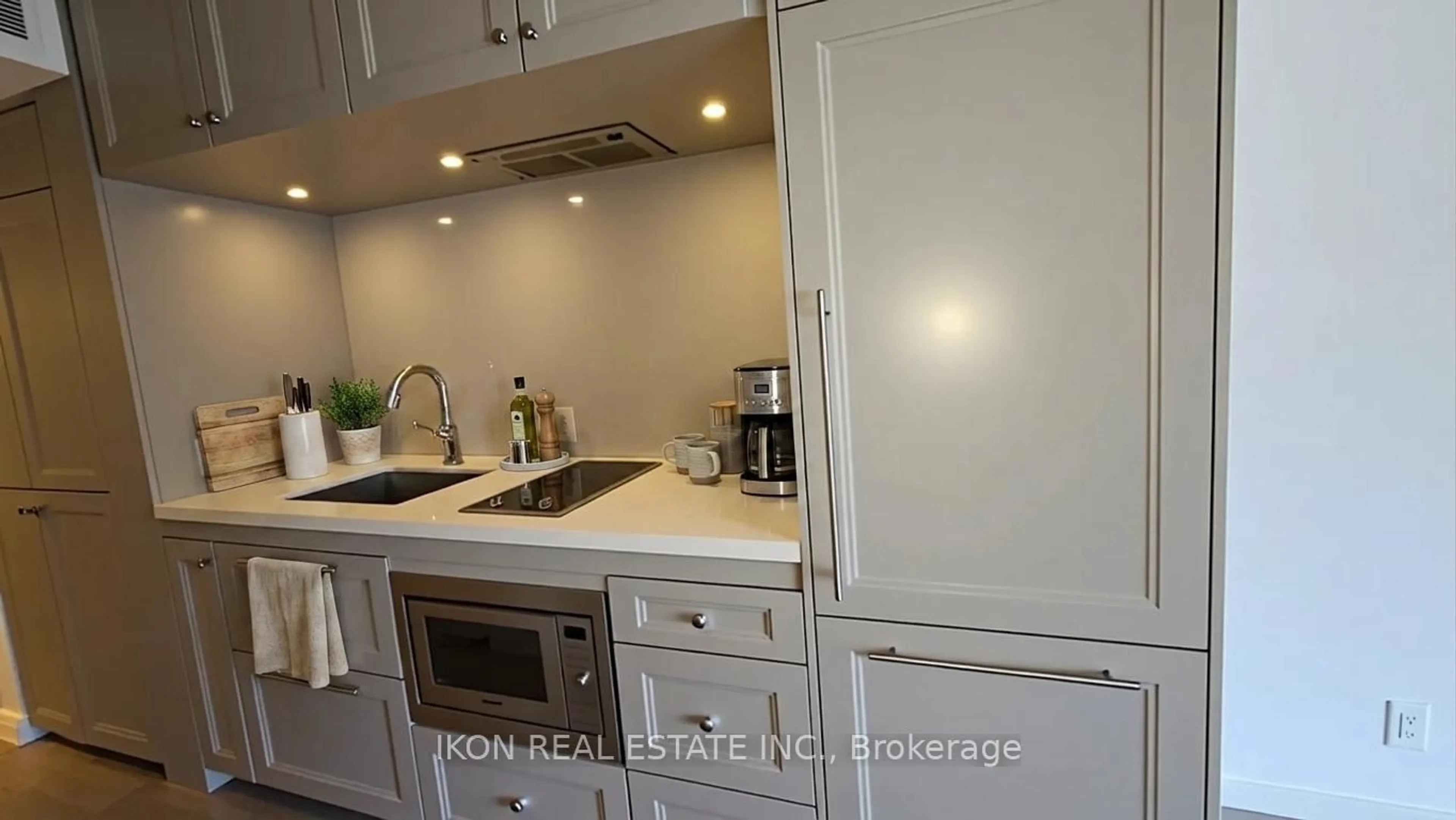 Standard kitchen, unknown for 155 Yorkville Ave #1013, Toronto Ontario M5R 0B4