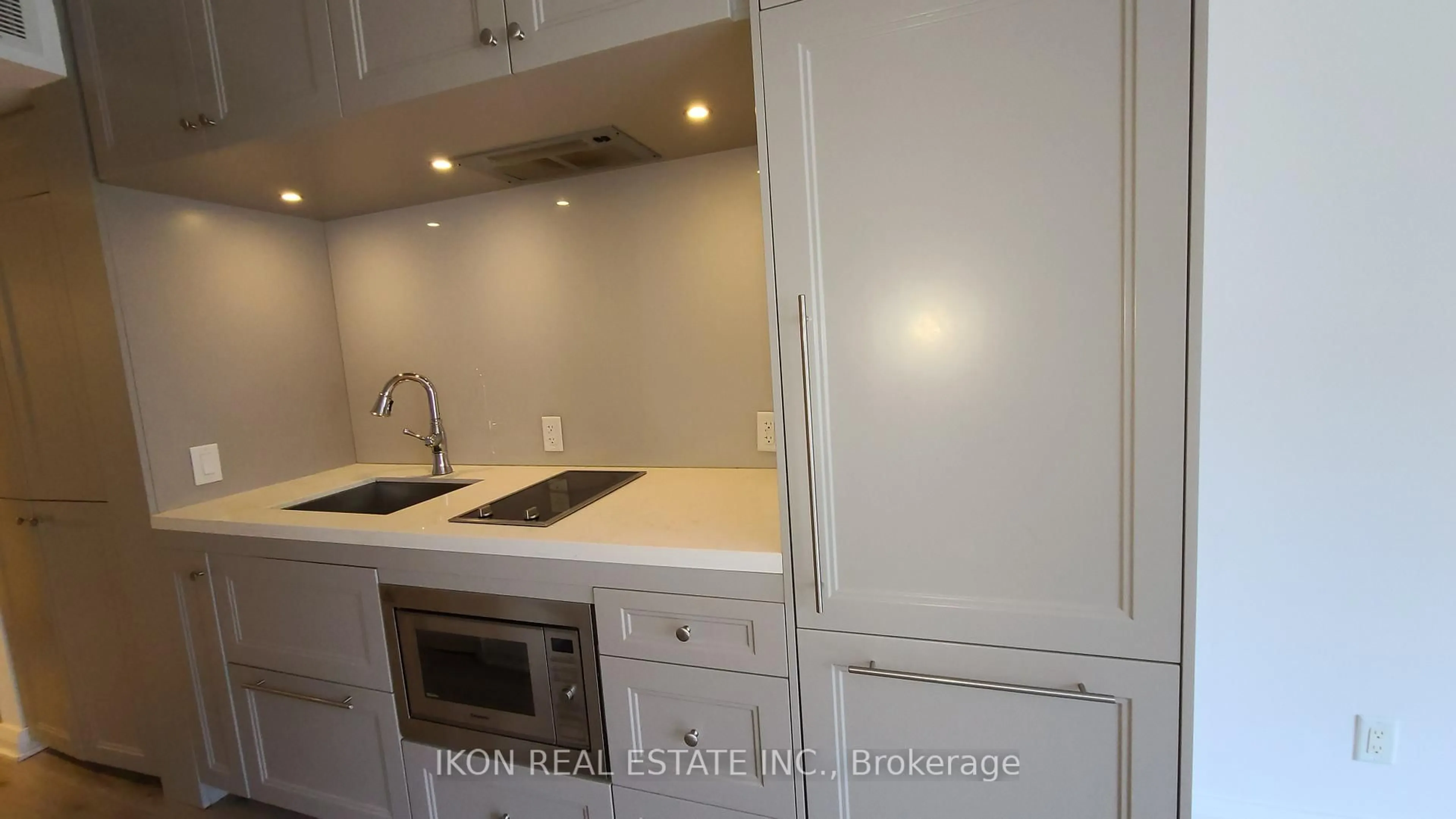 Standard kitchen, unknown for 155 Yorkville Ave #1013, Toronto Ontario M5R 0B4