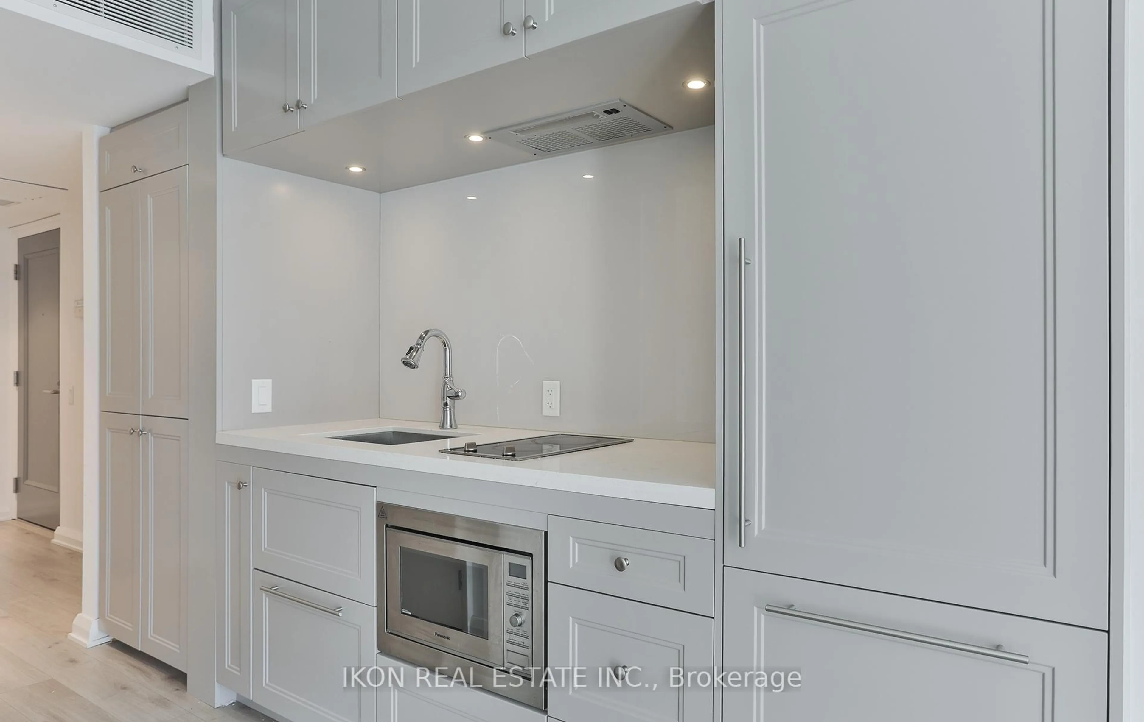 Standard kitchen, unknown for 155 Yorkville Ave #1013, Toronto Ontario M5R 0B4
