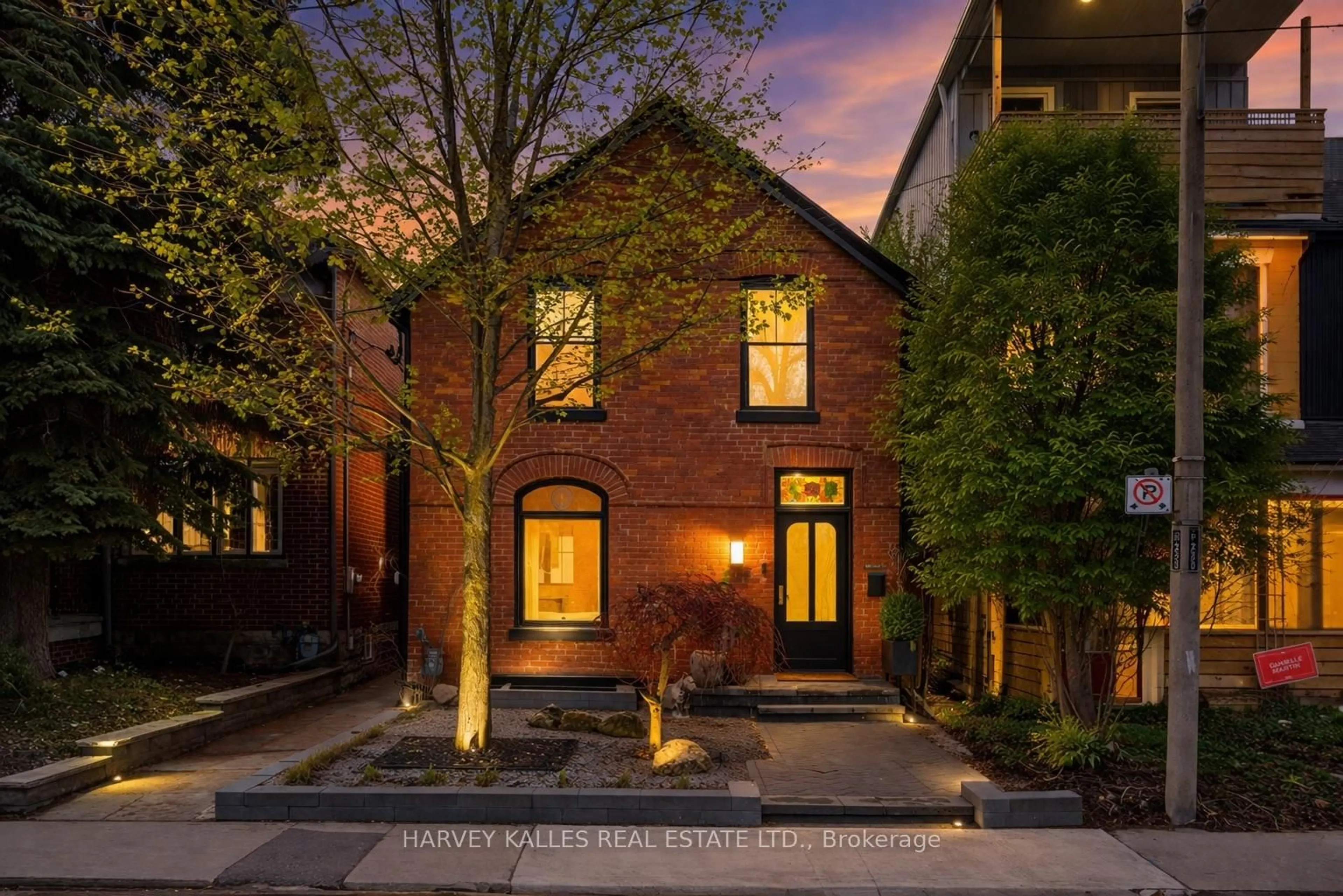 Home with brick exterior material, street for 239 Borden St, Toronto Ontario M5S 2N5