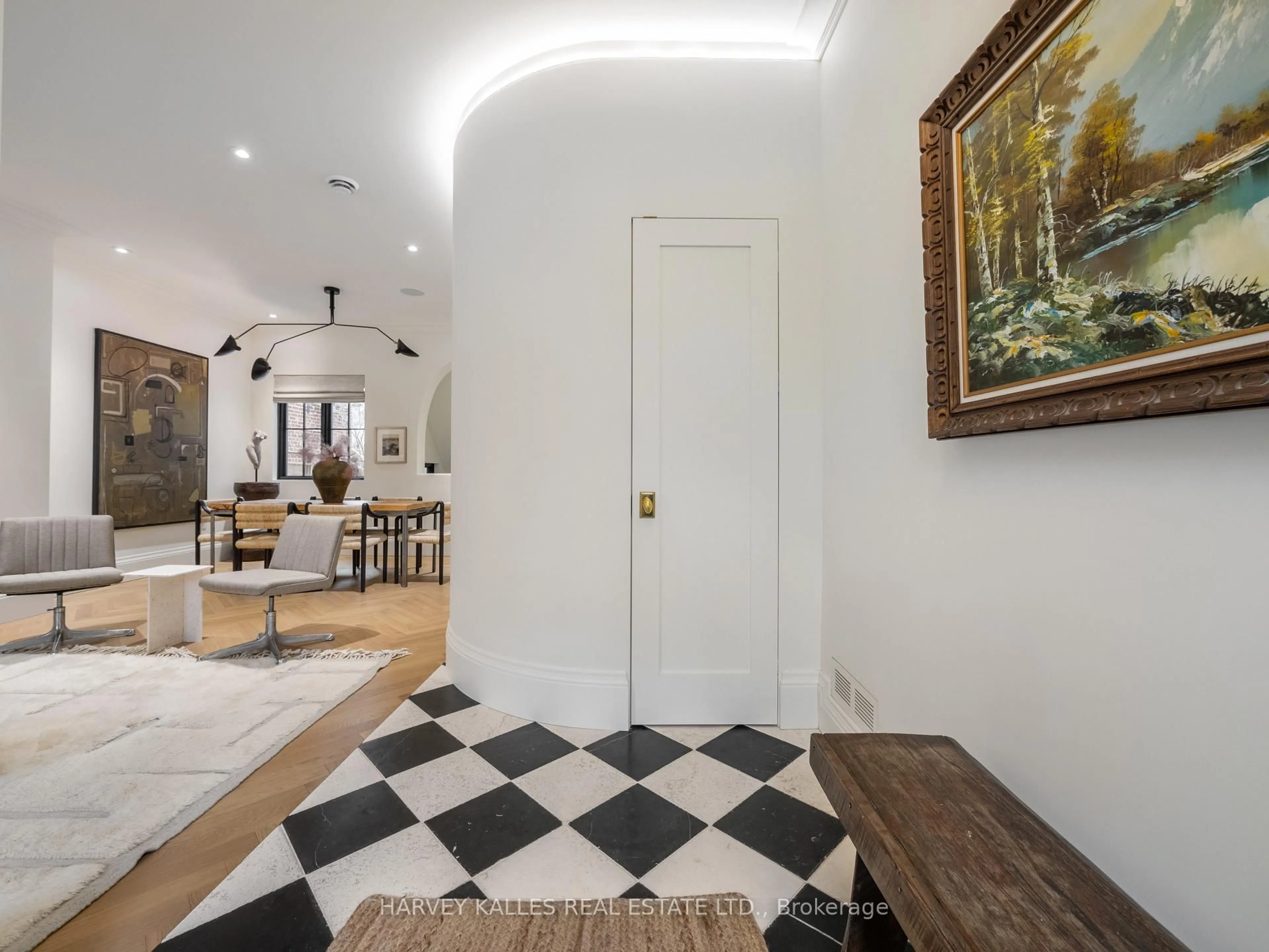 Indoor entryway for 239 Borden St, Toronto Ontario M5S 2N5