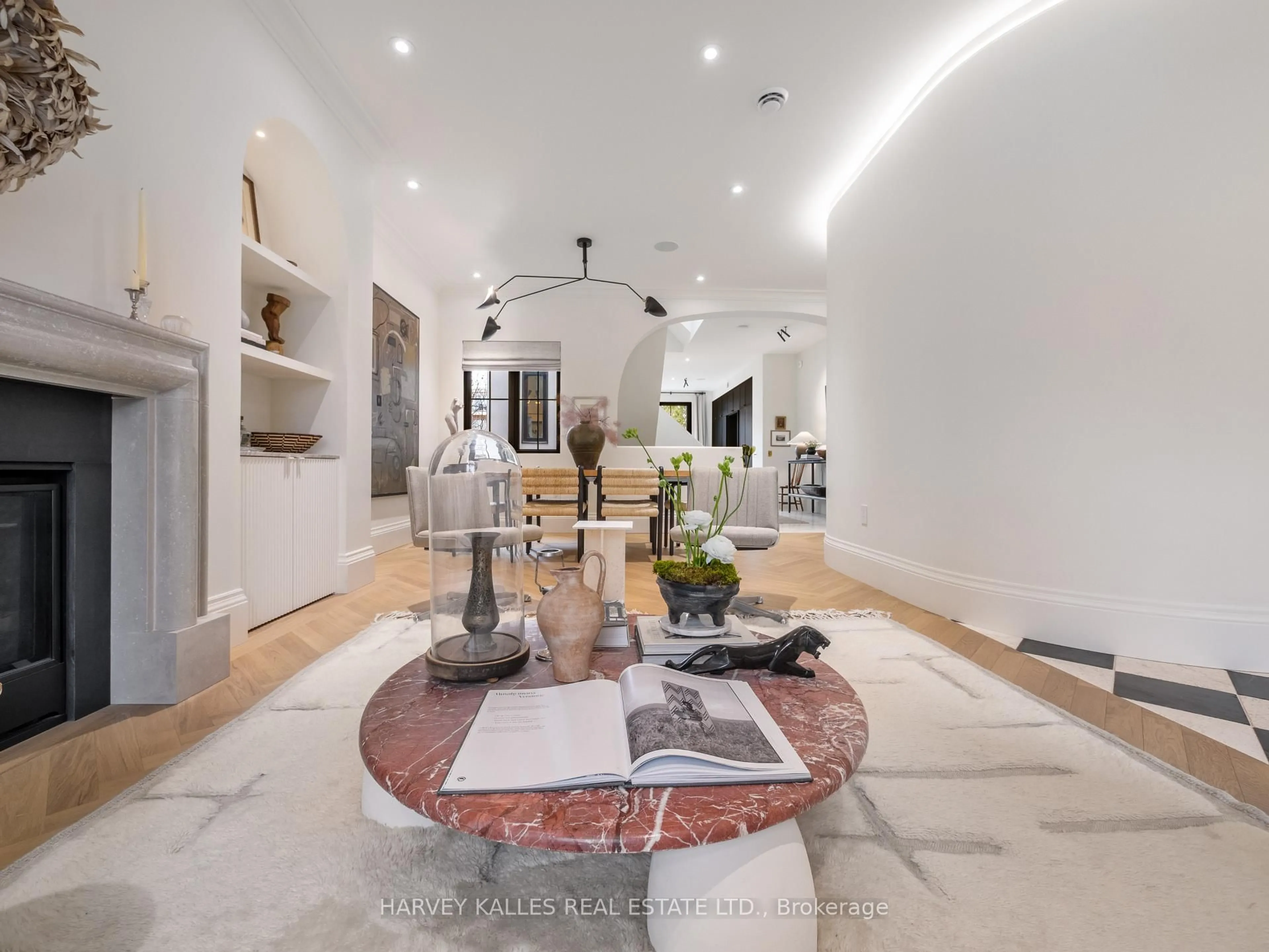Indoor foyer for 239 Borden St, Toronto Ontario M5S 2N5